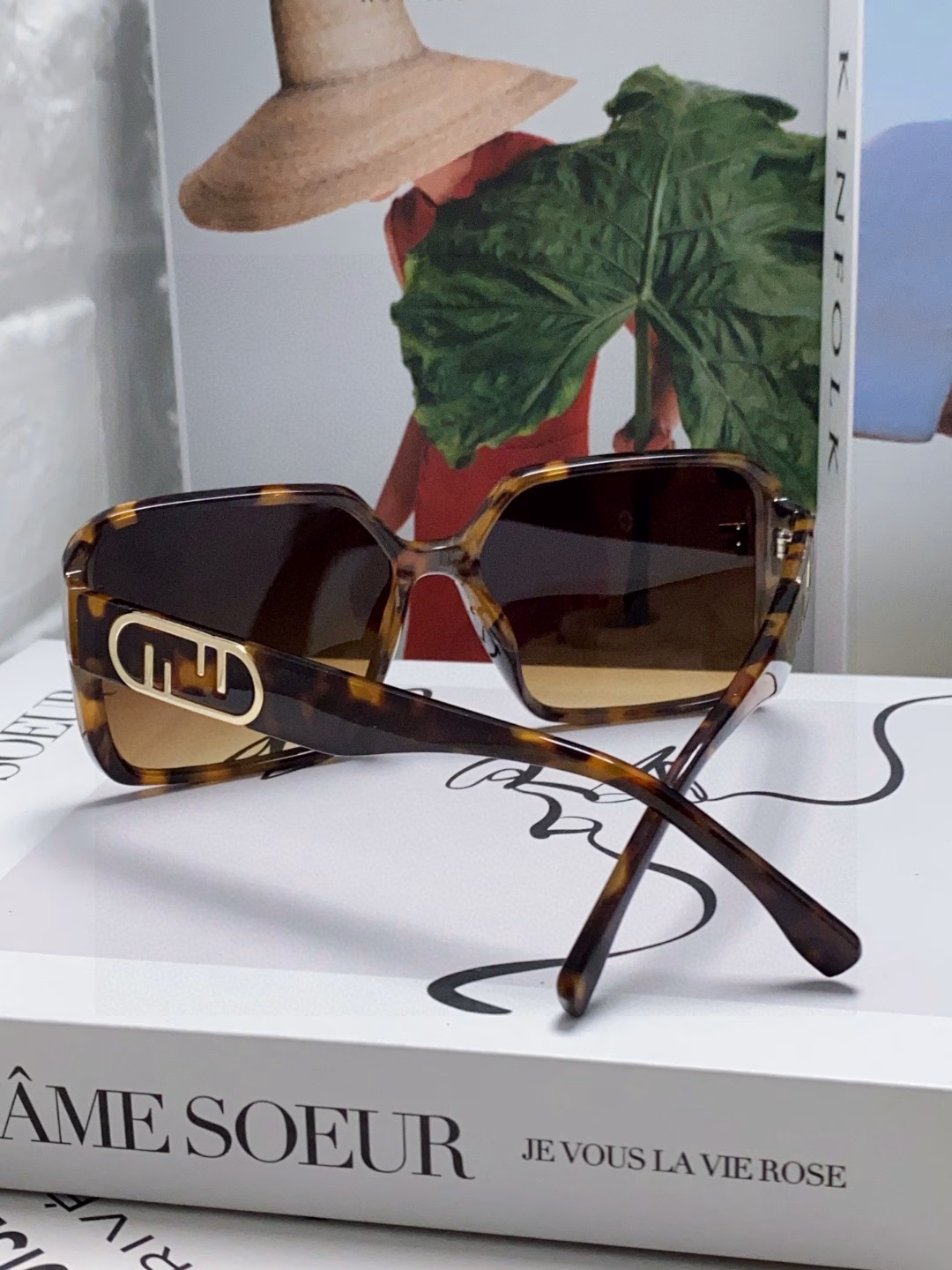 Fendi 2025 new style trendy European and American square frame sunglasses for women high-end personality anti-ultraviolet fashion sunglasses in stock