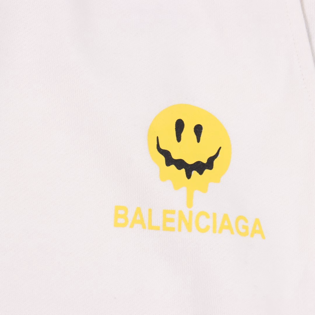 Balenciaga BLCG smiley face letter print shortsFabric: Customized 360g cotton cover silk anti-pilling fabric, washed and softened for a soft and comfortable feel.