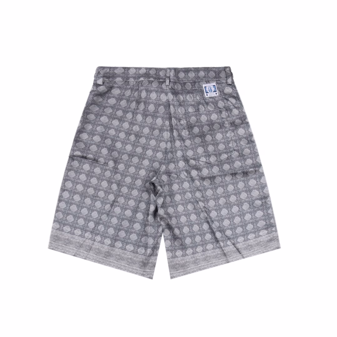 Dior CD silk all-over print set shortsSilk casual shortsNew designAll-over cannage patternDior Charm label on the backSide welt pockets and back patch pocketsHidden button closureDetailed hemming on the interiorMid-rise waist Straight fit