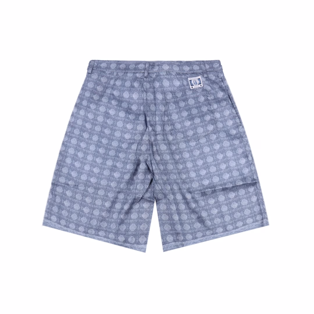Dior CD silk all-over print set shortsSilk casual shortsNew designAll-over cannage patternDior Charm label on the backSide welt pockets and back patch pocketsHidden button closureDetailed hemming on the interiorMid-rise waist Straight fit