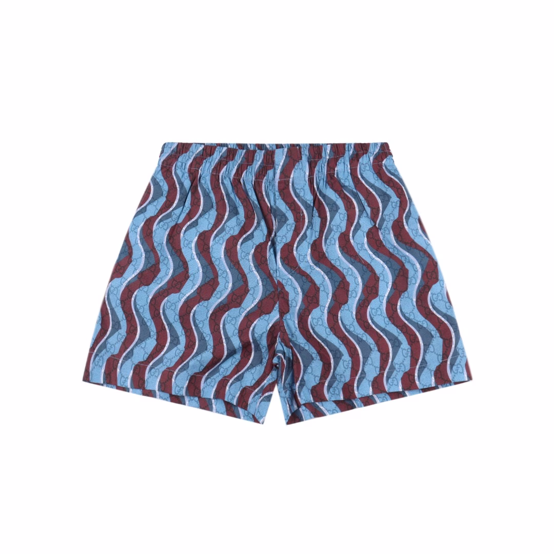 GUCCI Full Print Snake Short Sleeve ShortsThe image is paired with the snake GG pattern as part of the full-body print on the 2025 GUCCI early spring new plaid shorts.
