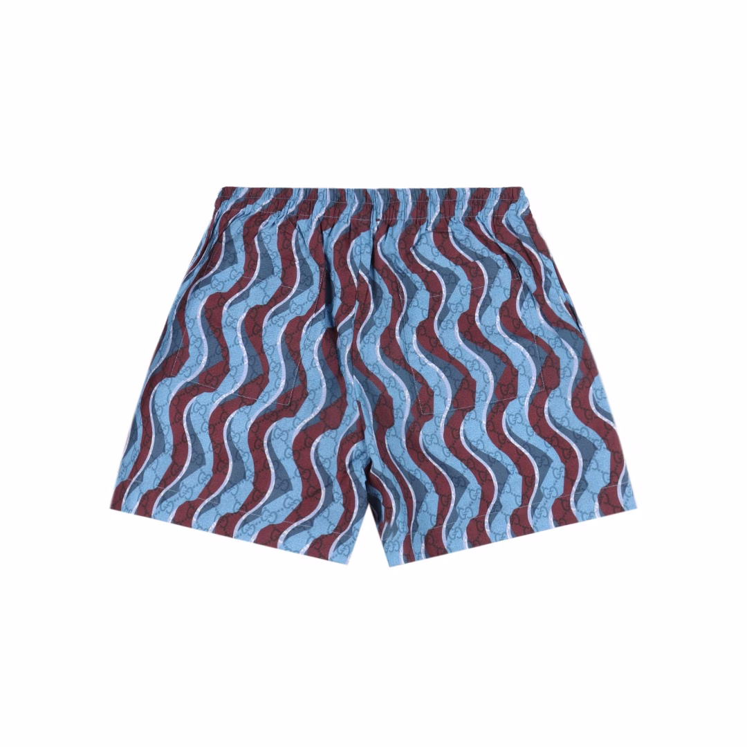 GUCCI Full Print Snake Short Sleeve ShortsThe image is paired with the snake GG pattern as part of the full-body print on the 2025 GUCCI early spring new plaid shorts.