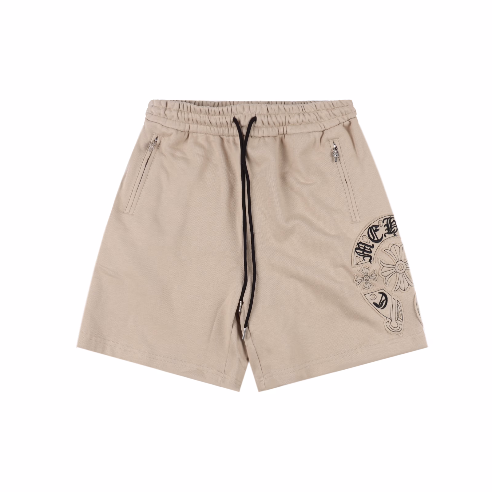 Chrome Hearts 24ss Applique Cross Sanskrit Scroll Embroidery ShortsThe fabric is made of 380g terry pure cotton, with moderate thickness, full drape, close-fitting and soft. The embroidery is done with imported embroidery machines. The embroidery is very difficult. The cross applique embroidery is laser cut and then placed on the embroidery machine for hemming and fixing. First, the whole fabric is placed under the UV engraving machine to carve out the flower pattern, and then the irregular places on it are trimmed with scissors to make it round and smooth. In this process, everything is purely handmade. The embroidery is done on the patch. Such a full embroidery requires tens of thousands of stitches, so it feels very comfortable. A full set of accessories with three standards is customized