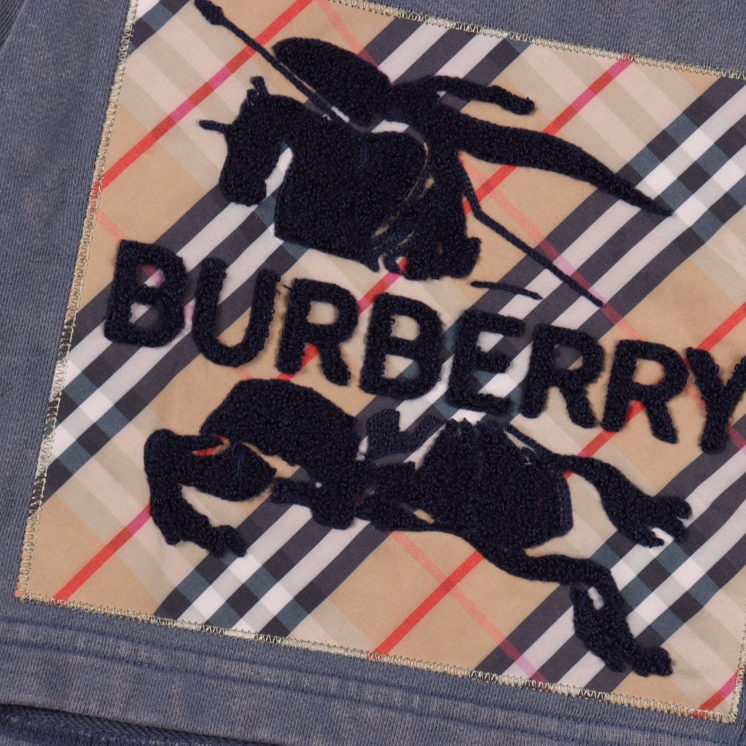 Burberry 25ss Warhorse towel embroidered plaid patch washed and distressed color shortsLeft towel embroidered classic plaid patch Laser professional grid and line cutting bulk goodsThe overall details are perfect. The lining is consistent with ZP. The waistband has been specially treated to distinguish it from the low-end version in the marketPure cotton tripe cotton material, soft and comfortable to the touch. After half a month of preparation and conscientious production, it is made by a large factory assembly lineThe edges are uniform, tags, hanging grains, washing, main selling, packaging, and a full set of accessoriesAll details are real shots without beauty filters. Buy with confidence