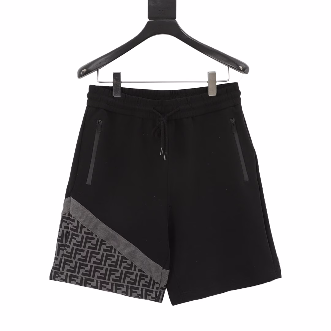 Fendi 25ss laminated zipper pockets with double F woven shortsCustomized fabrics are made of wafer cloth, ultra-high-end knitting technology, fashionable patchwork style,100% cotton air layer fabric, delicate and skin-friendly, comfortable and breathable! The trouser legs are custom-woven and dyed with full-print patchwork design,Zipper pockets on both sides, elastic drawstrings at the waist, and the workmanship details are very good,The upper body effect is first-class, can be matched with couples, don't miss it if you like it!