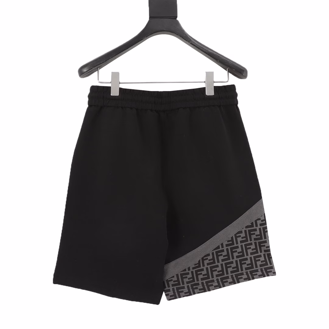 Fendi 25ss laminated zipper pockets with double F woven shortsCustomized fabrics are made of wafer cloth, ultra-high-end knitting technology, fashionable patchwork style,100% cotton air layer fabric, delicate and skin-friendly, comfortable and breathable! The trouser legs are custom-woven and dyed with full-print patchwork design,Zipper pockets on both sides, elastic drawstrings at the waist, and the workmanship details are very good,The upper body effect is first-class, can be matched with couples, don't miss it if you like it!