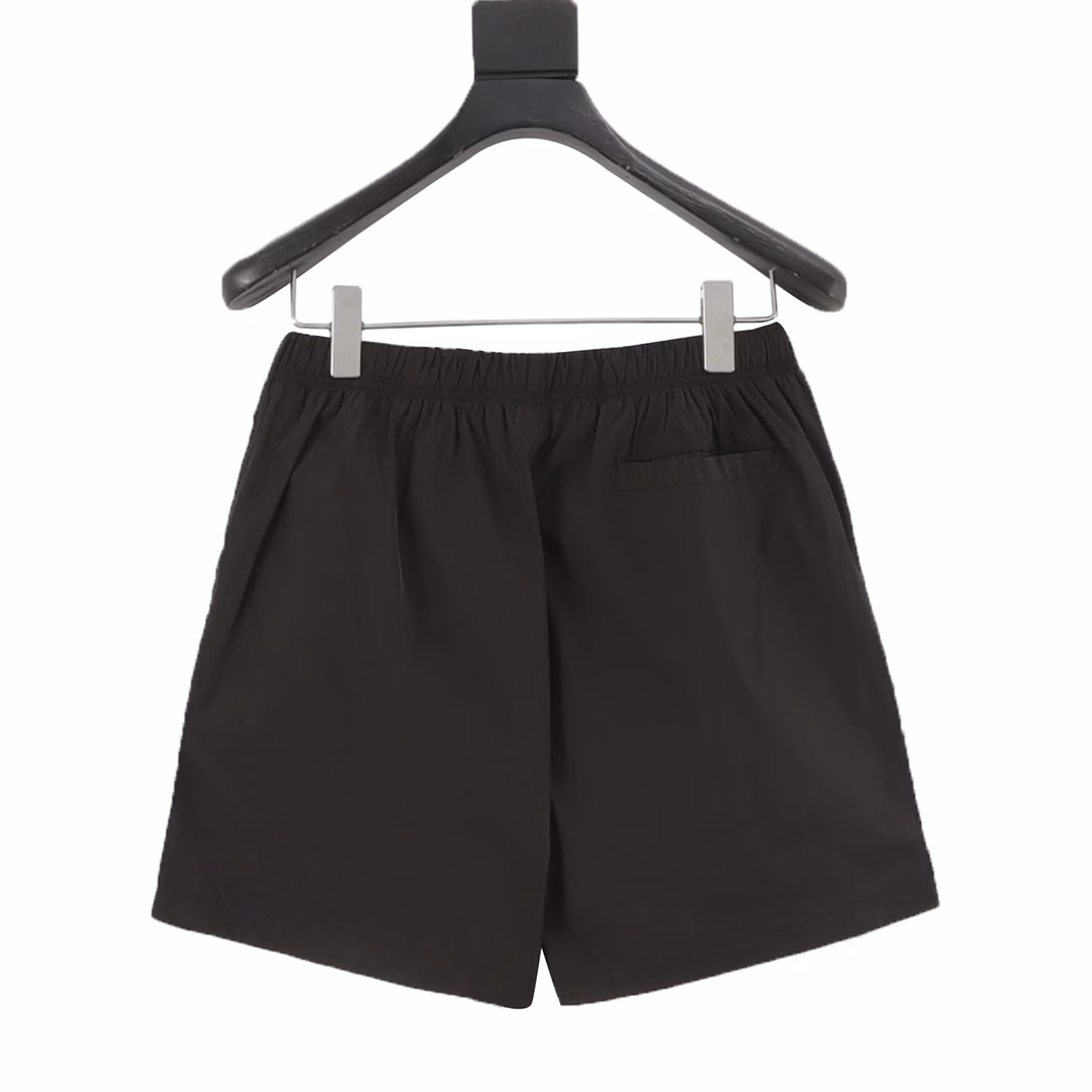 Prada 25ss waist triangle logo beach shortsUsing technical nylon waterproof fabric, thin as a cicada's wing, cool texture, mesh gauze lining, double-layer stitching, metal triangle brand logo nameplate, casual and comfortable, high quality, both colors are recommended