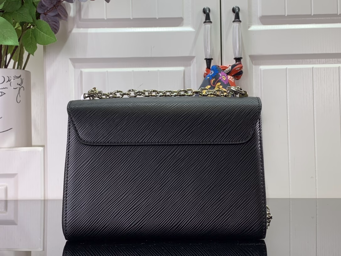 The Twist Medium Bag is crafted in iconic Epi grain leather in a striking new color for summer. The leather lining creates contrast and the sliding chain strap is padded with leather for comfortable shoulder and crossbody wear.