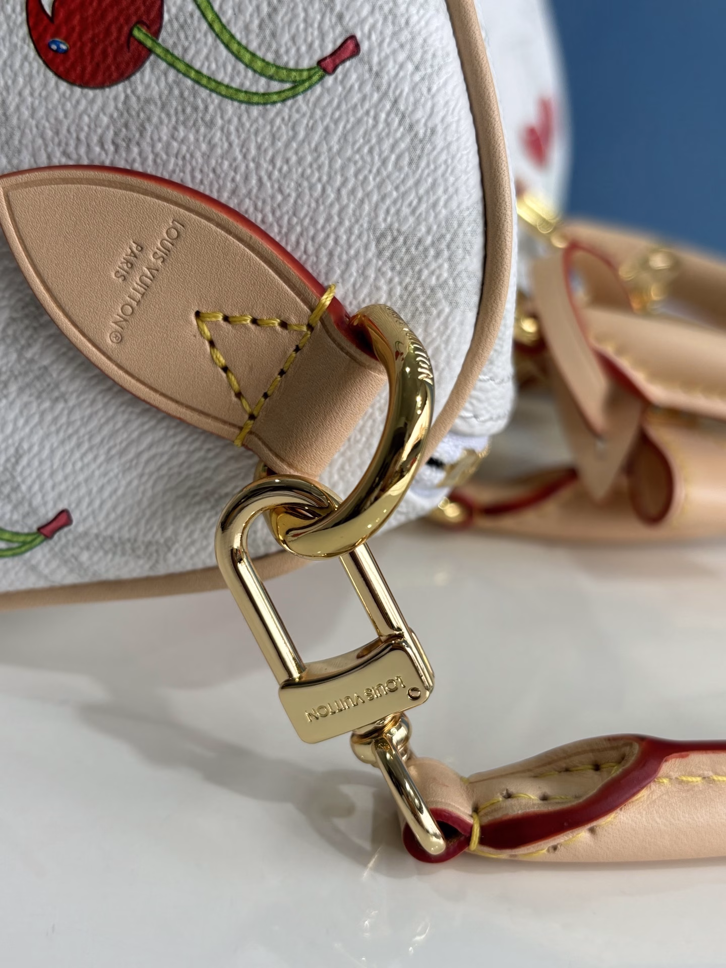 The Speedy Soft 30 bag is inspired by the Louis Vuitton x Takashi Murakami remake. The Monogram coated canvas is presented in a muted color palette to highlight the vibrant cherry pattern created by the Japanese artist. The denim interior, the Toron top handle and detachable Toron shoulder strap are made from leather, and the bow-shaped key holder is a rich detail.