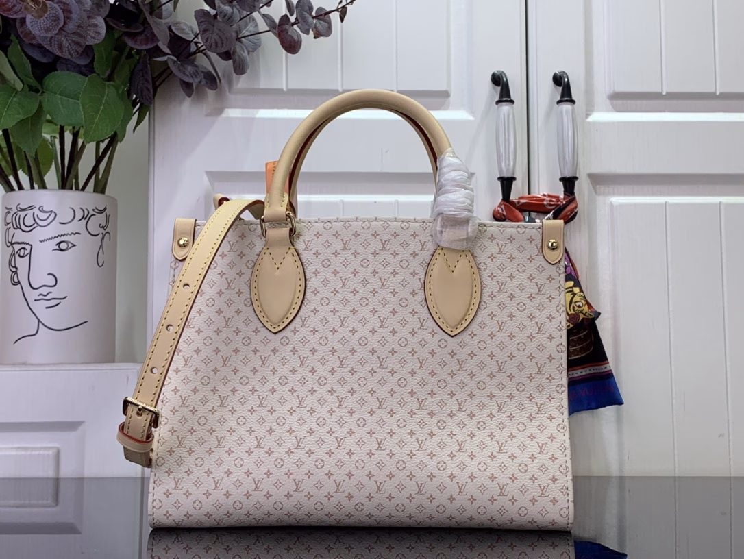 Part of the LV Romance collection, the OnTheGo PM is a unique combination of the brand's iconic Daumier and tag names, adding a splash of colour to the season. Crafted from calfskin, this elegant handbag features a playful luggage tag charm and includes a mirror, ideal for applying make-up. Attach the longer strap to wear it on your body.