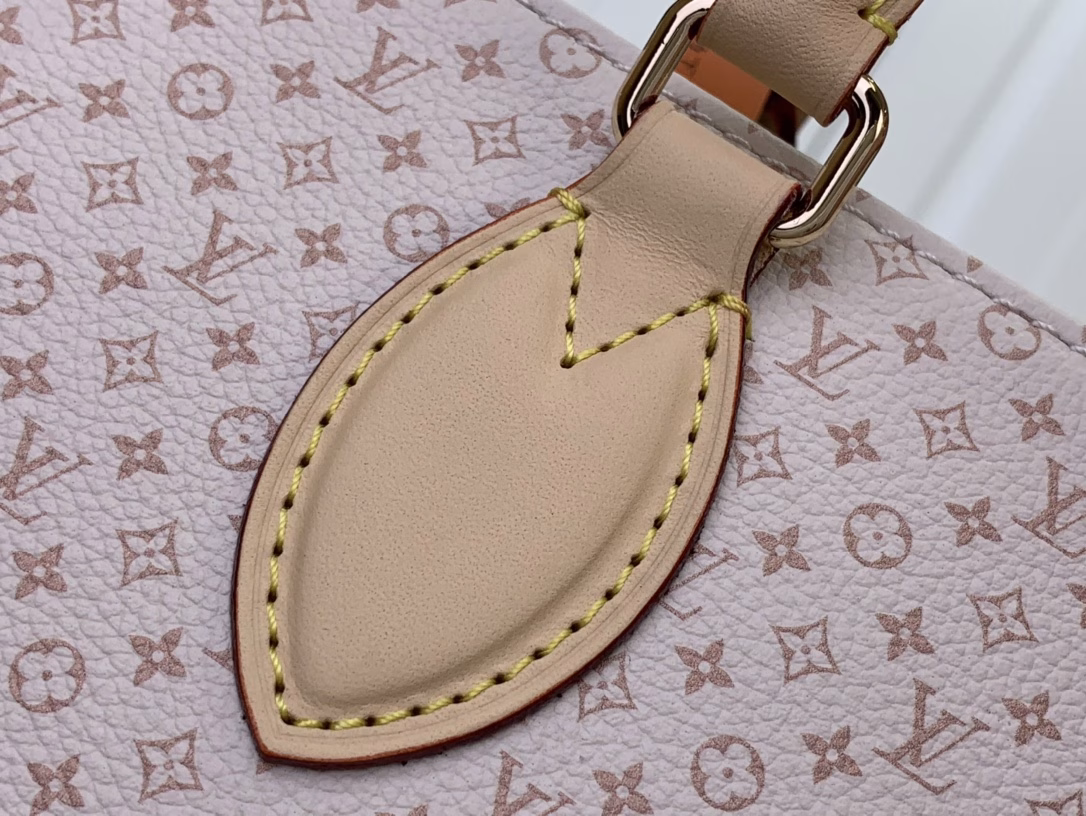 Part of the LV Romance collection, the OnTheGo PM is a unique combination of the brand's iconic Daumier and tag names, adding a splash of colour to the season. Crafted from calfskin, this elegant handbag features a playful luggage tag charm and includes a mirror, ideal for applying make-up. Attach the longer strap to wear it on your body.
