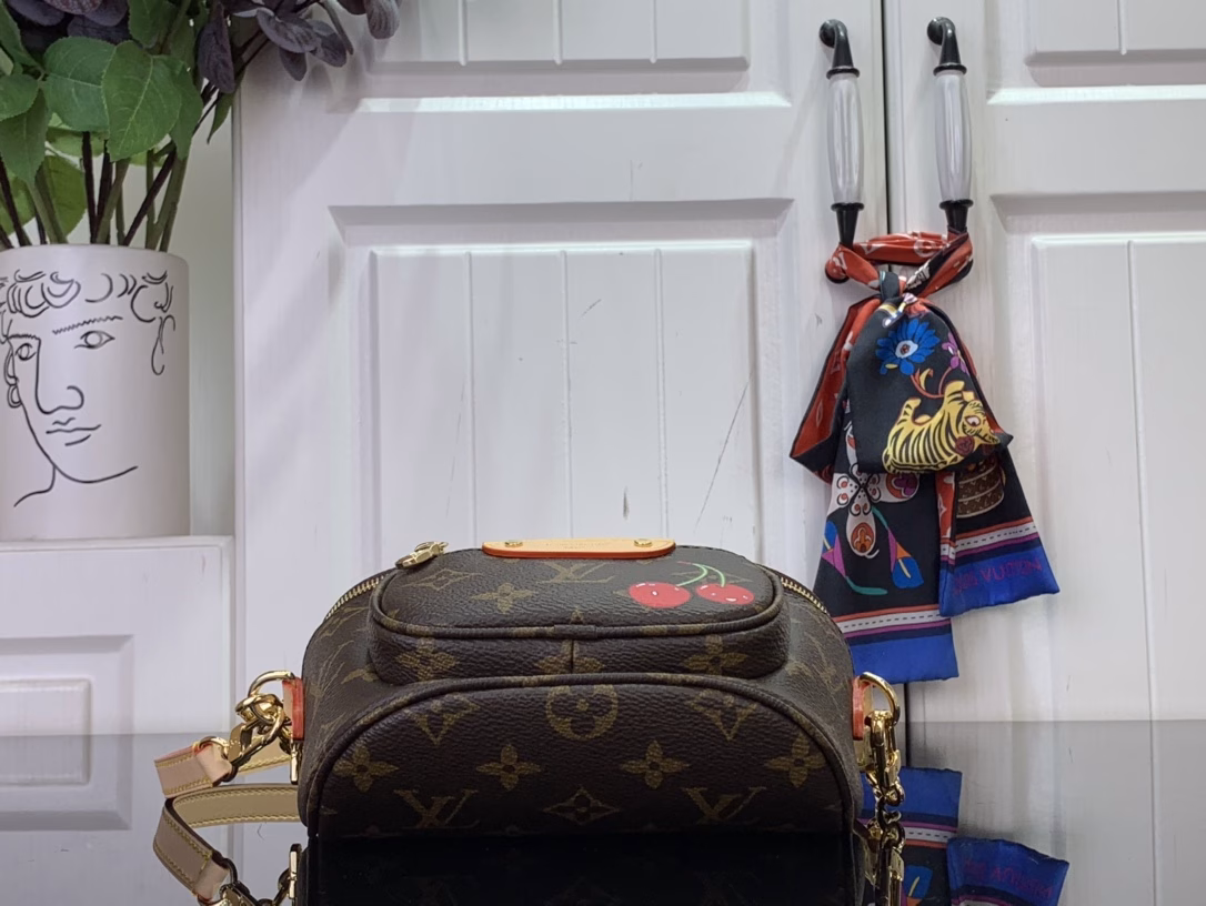 Louis Vuitton x Murakami's vibrant signature reprint elevates the Mini Bumbag with a chic twist, while a sweet cherry motif elevates the iconic Monogram coated canvas with a joyful splash of color. The on-trend silhouette features a zippered main compartment and a Louis Vuitton leather label on the front pocket. The bag can be worn on the shoulder or crossbody thanks to the removable chain and detachable and adjustable shoulder strap.