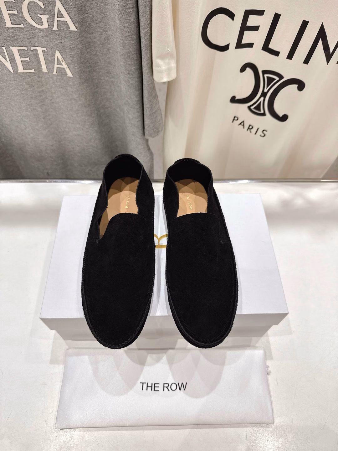 The Row 2025ss new hit flat loafers, slip-on shoes, retro mulesA very comfortable pair of flat shoes, minimalist design concept, slim fit, good looks and practicality