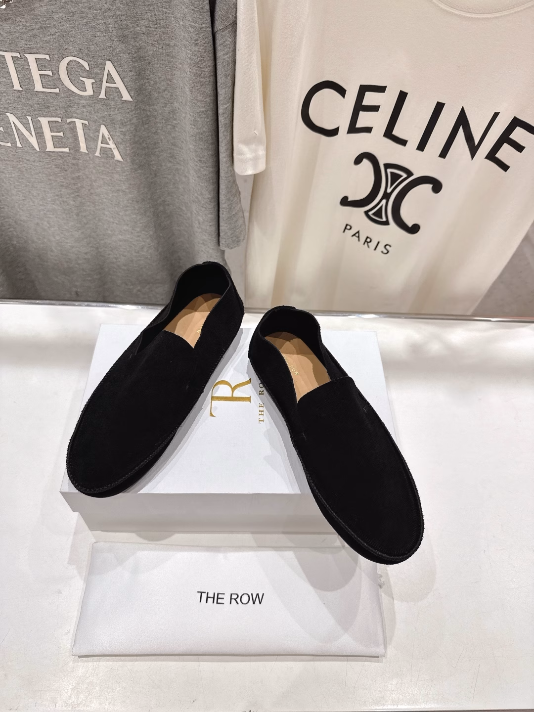 The Row 2025ss new hit flat loafers, slip-on shoes, retro mulesA very comfortable pair of flat shoes, minimalist design concept, slim fit, good looks and practicality