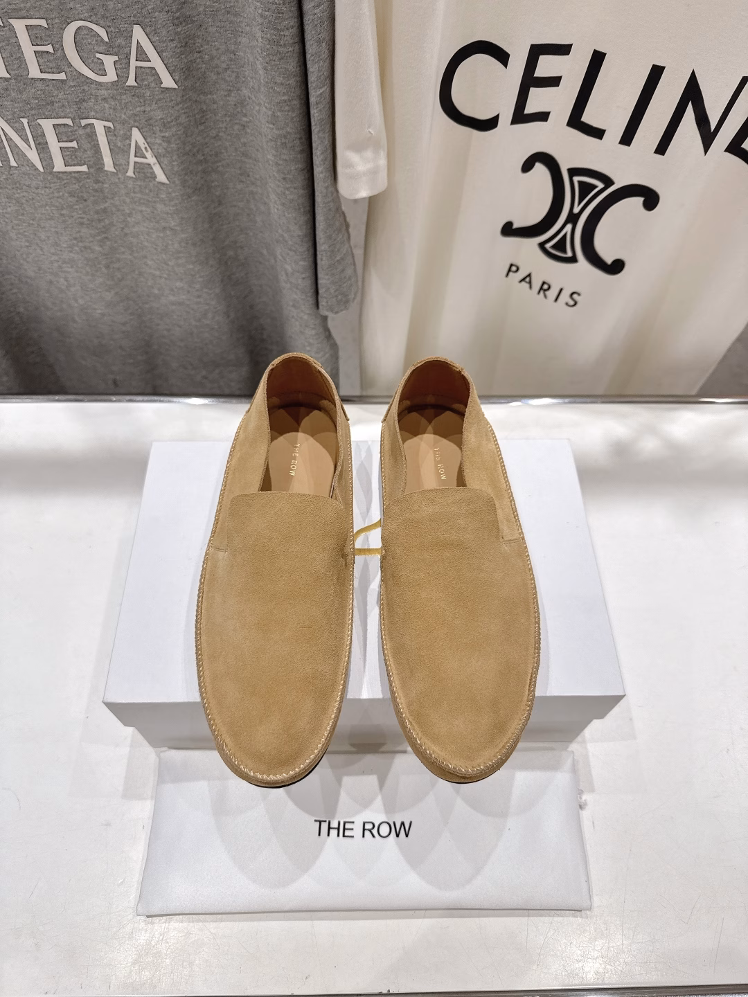 The Row 2025ss new hit flat loafers, slip-on shoes, retro mulesA very comfortable pair of flat shoes, minimalist design concept, slim fit, good looks and practicality