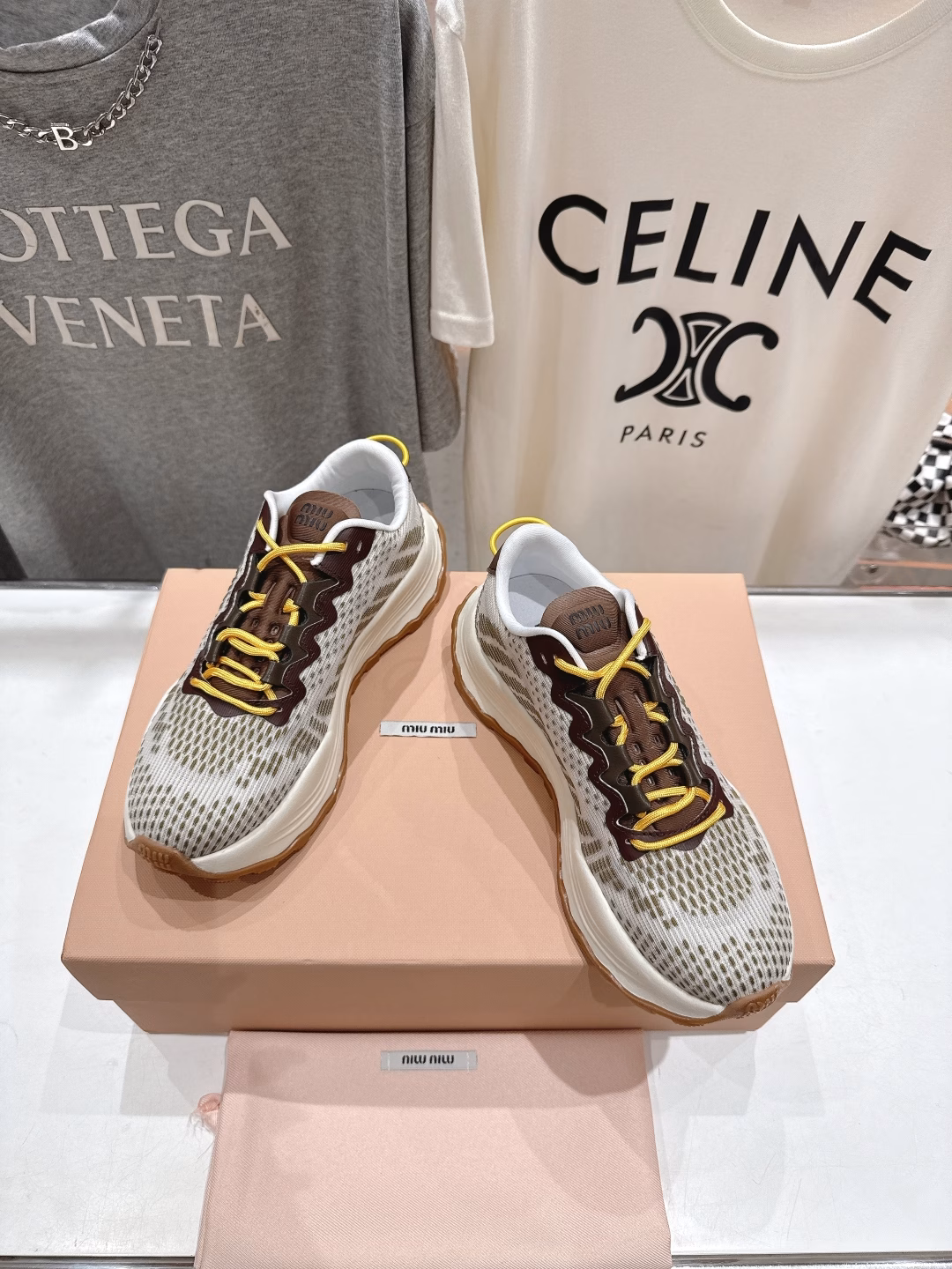 Miu Miu new arrival~Miu 25ss new style mesh thick-soled Dexter casual sneakersThis lace-up sneaker is a perfect American casual style~Super good-looking and comfortable to wear💯A ​​classic and versatile item