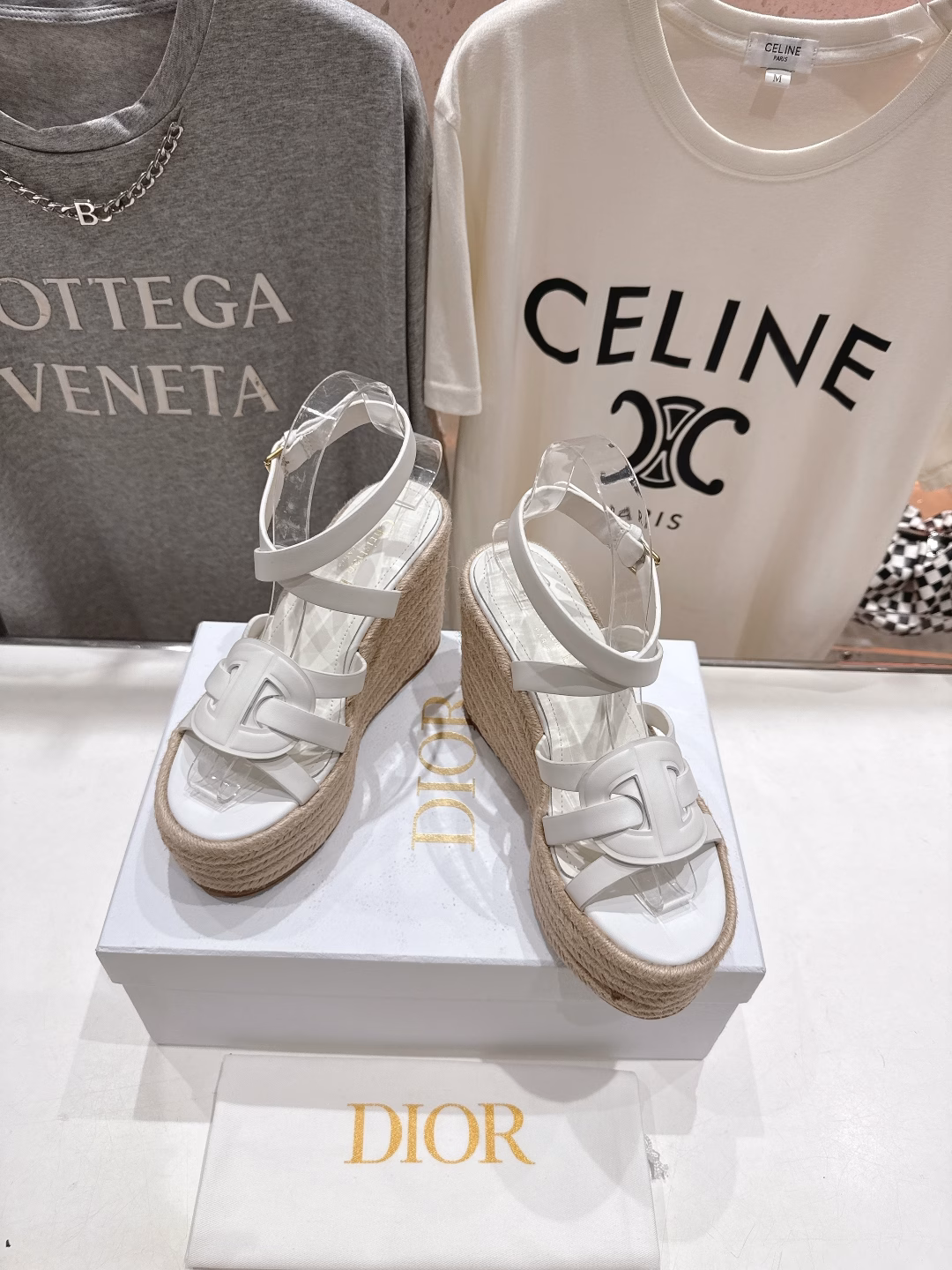 Dior D's 2025ss spring and summer new fairy-style wedge-heeled thick-soled sandals1:1 original replica The highest version on the market Various fashion bloggers have flooded Xiaohongshu with them! Super fashionable and high-end items! Easily create a high-end look