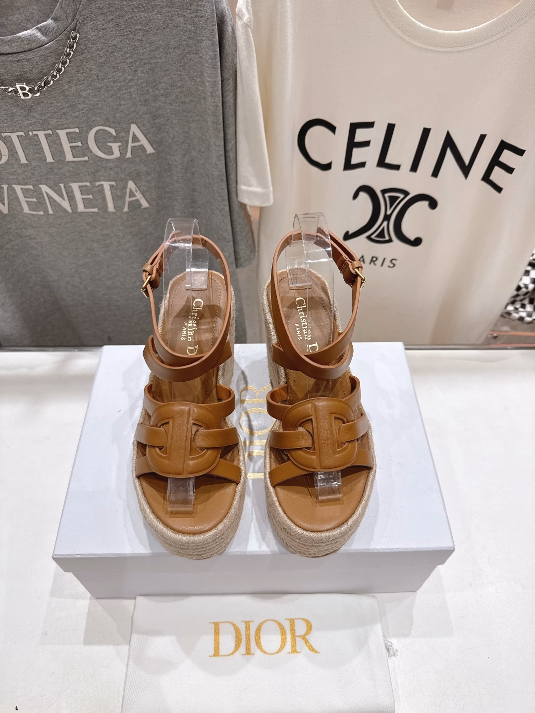 Dior D's 2025ss spring and summer new fairy-style wedge-heeled thick-soled sandals1:1 original replica The highest version on the market Various fashion bloggers have flooded Xiaohongshu with them! Super fashionable and high-end items! Easily create a high-end look
