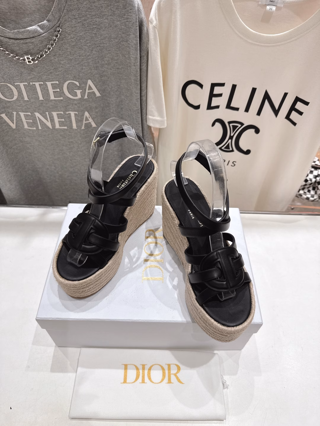 Dior D's 2025ss spring and summer new fairy-style wedge-heeled thick-soled sandals1:1 original replica The highest version on the market Various fashion bloggers have flooded Xiaohongshu with them! Super fashionable and high-end items! Easily create a high-end look