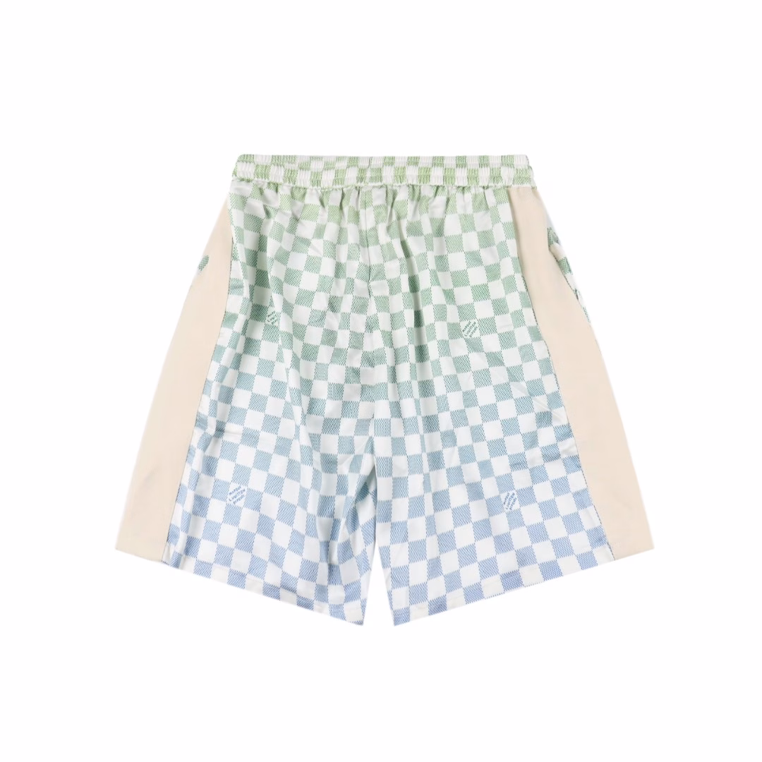 Louis Vuitton new gradient checkerboard shortsImported mulberry silk fabric, super soft and delicate, skin-friendly and comfortable to wear. Delicate checkerboard gradient color processing, from the waistband to the trouser legs, the color flows naturally!