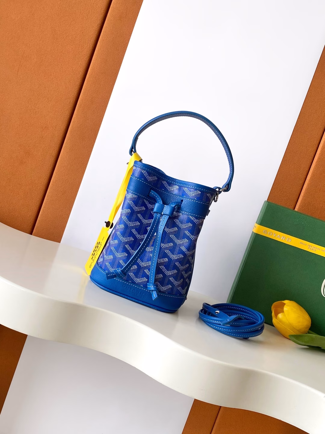 PETIT FLOT Mini Bucket BagThis bucket bag is named PETIT FLOT, which refers to the wood transportation industry that has been passed down from generation to generation in the GOYARD family. It originated from a jacquard bag launched by GOYARD in the 1960s