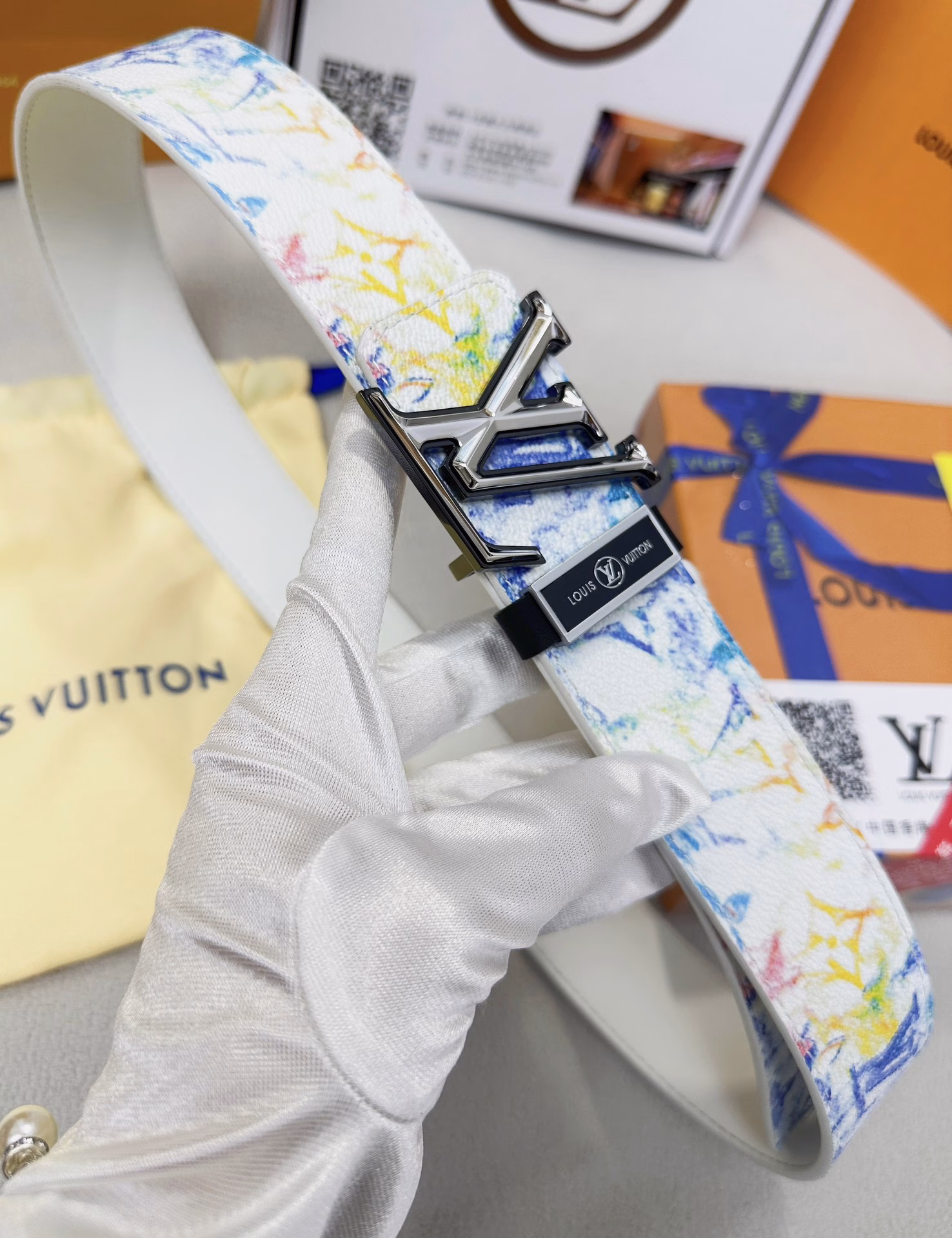 LV..Louis..✈️Top original replica.P160🎁Belt:🐂100% top layer cowhide, guaranteed genuine leather. Double-layer diamond gradient color design.24K pure steel buckle🌈Graffiti painted pattern art🎨Double-sided✨Same quality as the counter, first choice for gifting and personal use