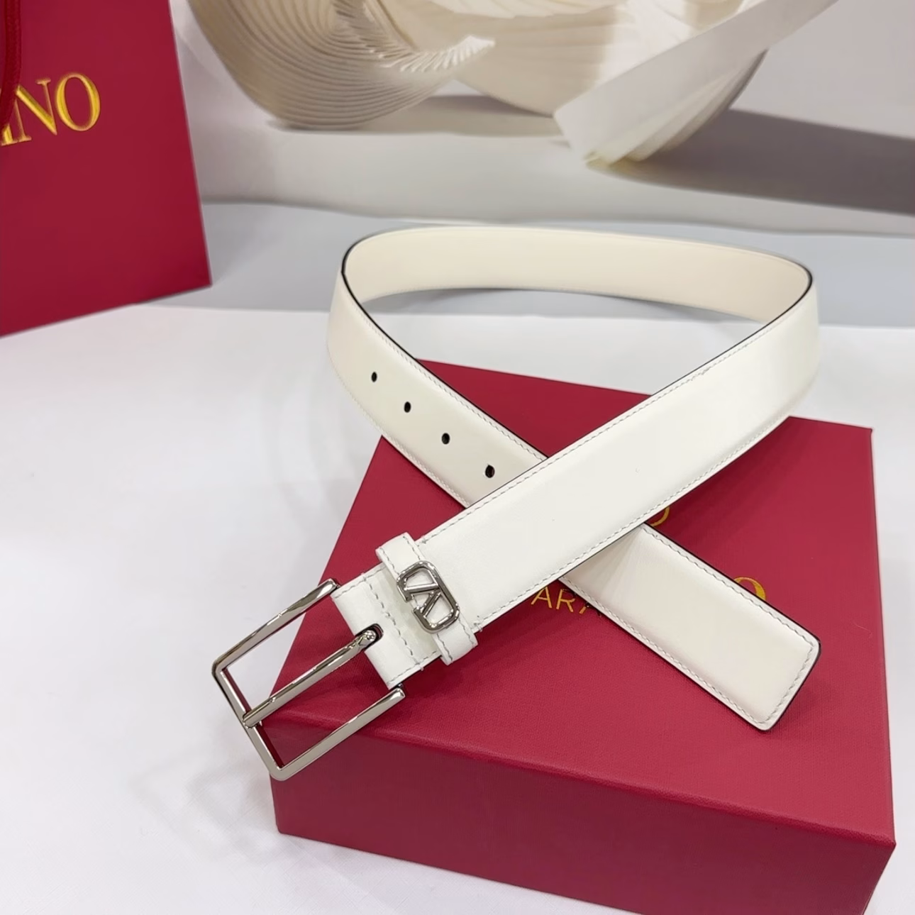 Valentino belt, double-sided top layer cowhide leather, copper hardware pin buckle original mold custom celebration