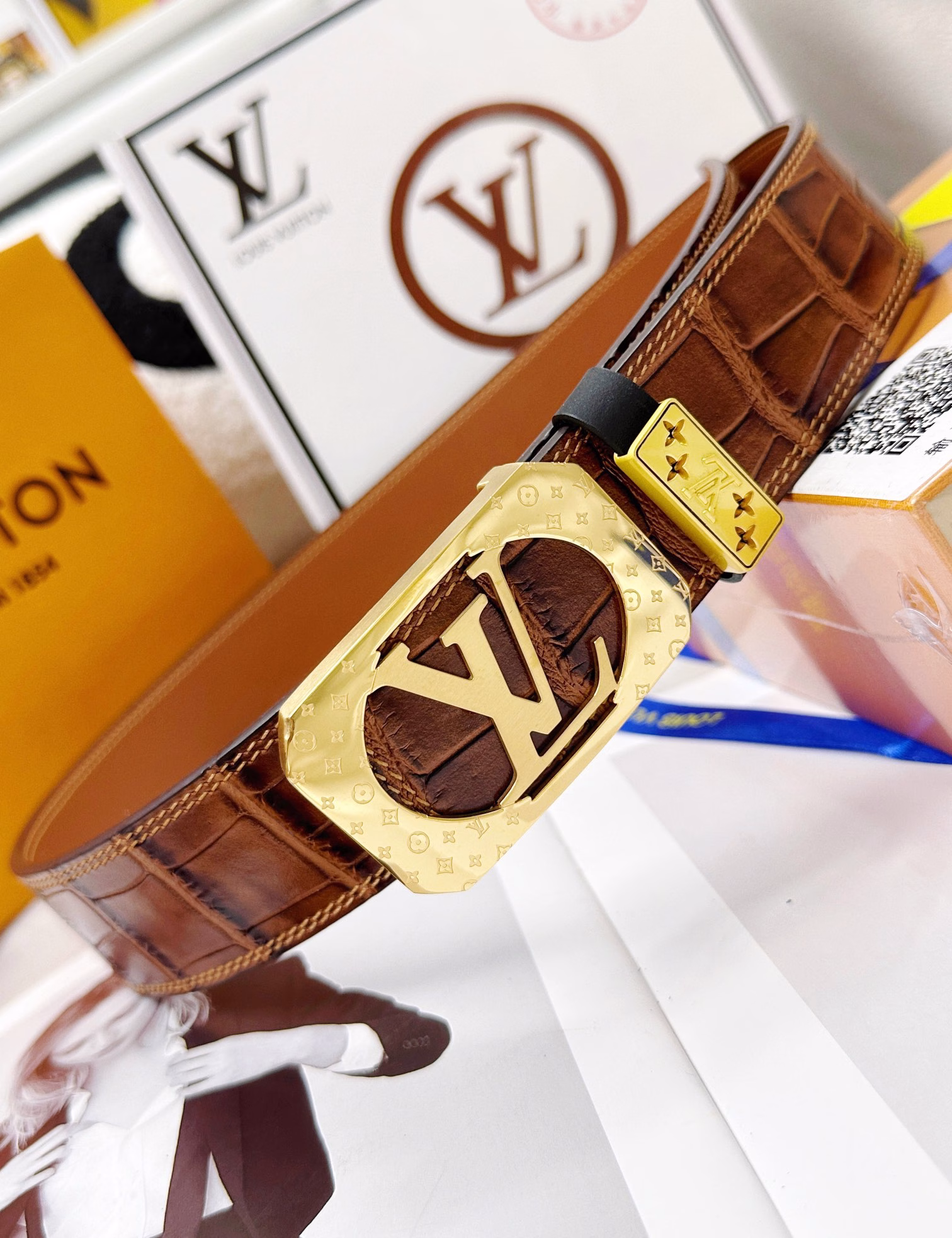 LV..Louis..Vuitton️✈️Top replica.P150🎁Belt: Original quality🐂100% imported top layer cowhide, guaranteed genuine leather. Carved hollow design💠24K pure steel buckle. Never fade🌈Imported original crocodile leather texture. Purely handmade double-thread sewing process🎨Double-sided dual-use✨Same quality as the counter, the first choice for gifting and personal use