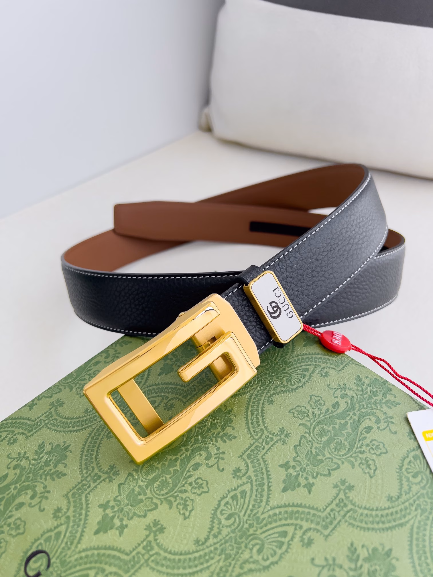 Gucci.Gucci belt ✈️ automatic belt · leather belt P170Model: automatic buckle, pure steel automatic buckle, automatic belt body, tail outer wear styleMaterial: 🐂 100% first layer cowhide, guaranteed genuine leather. 24k pure steel buckle 🌈 counters of the same quality, double-sided first layer cowhide, classic first layer cowhide lychee pattern ➕ earth yellow embossed leather bottom, pure steel buckle head, classic font logo, can be freely cut, the first choice for giving to others for personal use ✈️