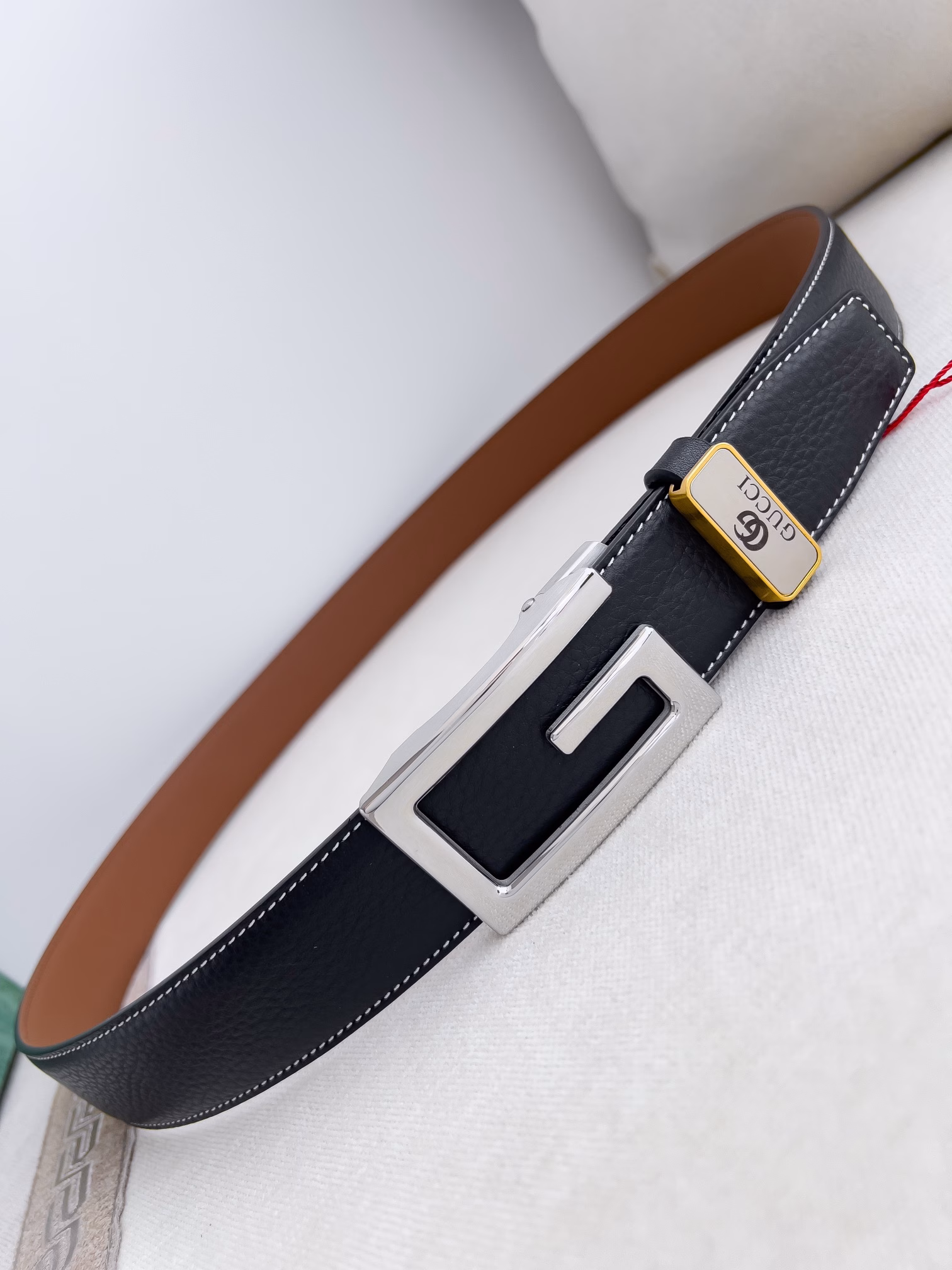 Gucci.Gucci belt ✈️ automatic belt · leather belt P170Model: automatic buckle, pure steel automatic buckle, automatic belt body, tail outer wear styleMaterial: 🐂 100% first layer cowhide, guaranteed genuine leather. 24k pure steel buckle 🌈 counters of the same quality, double-sided first layer cowhide, classic first layer cowhide lychee pattern ➕ earth yellow embossed leather bottom, pure steel buckle head, classic font logo, can be freely cut, the first choice for giving to others for personal use ✈️