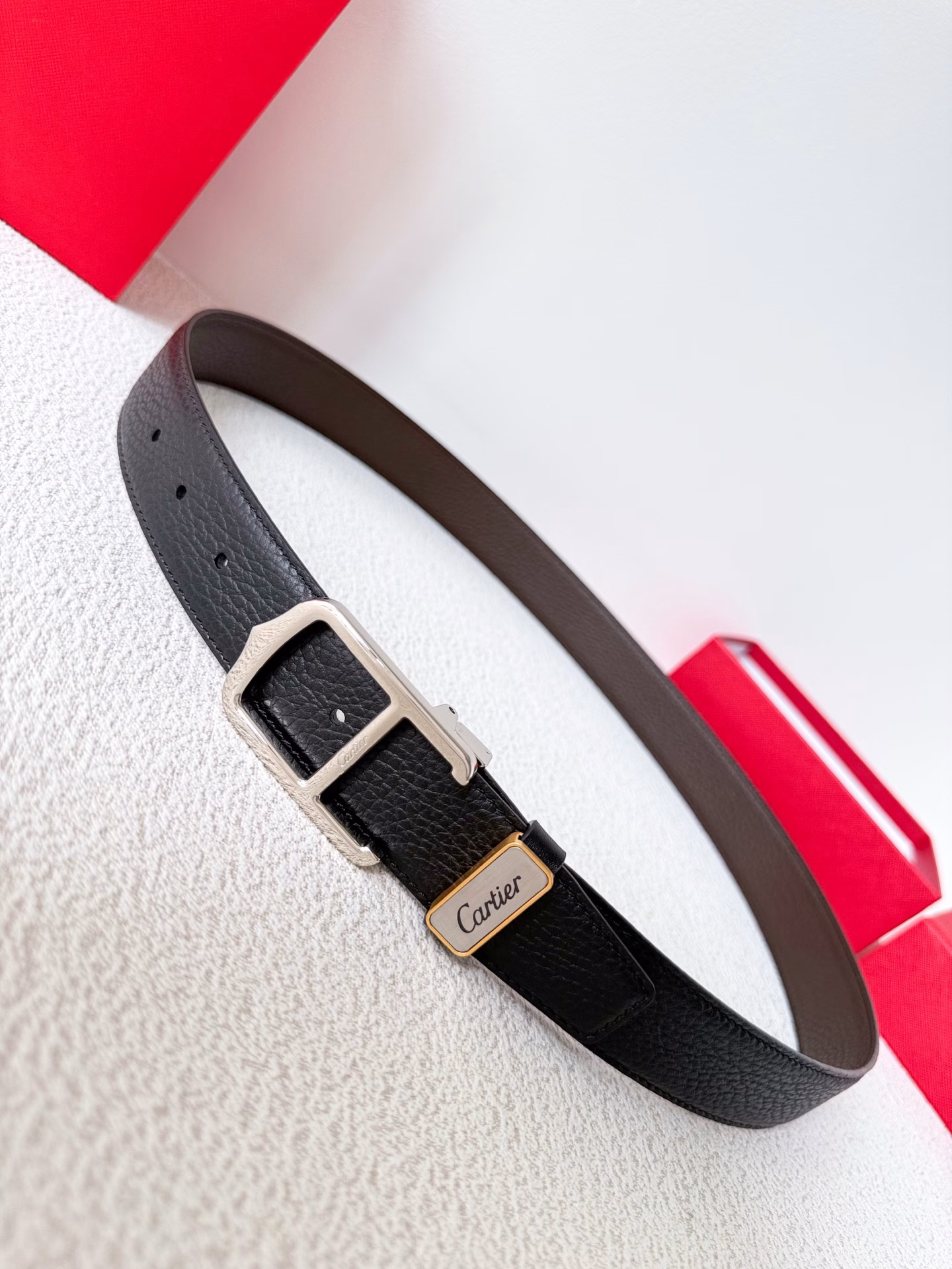 Cartier · Cartier · ✈️ original · belt · belt P160Model: buckle, original classic pure steel buckle, real shot, double-sided first-layer cowhideMaterial: 🐂 100% first-layer cowhide, guaranteed genuine leather. 🌈 Double-sided usable ✨ Same quality as the counter, original classic first-layer cowhide double-sided rough lychee pattern black + coffee, buckle, double-sided buckle, can be freely cut, first choice for giving as a gift or for personal use