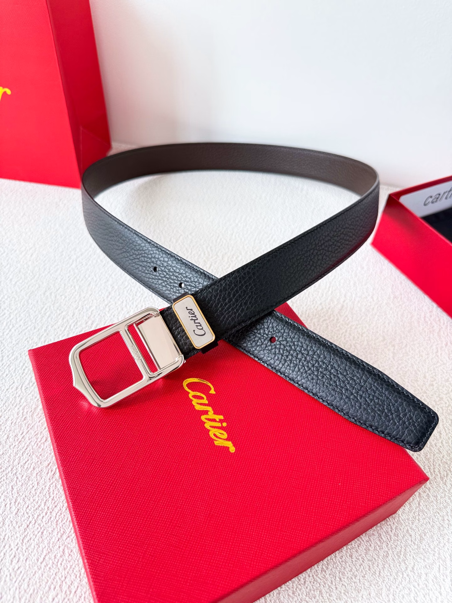 Cartier · Cartier · ✈️ original · belt · belt P160Model: buckle, original classic pure steel buckle, real shot, double-sided first-layer cowhideMaterial: 🐂 100% first-layer cowhide, guaranteed genuine leather. 🌈 Double-sided usable ✨ Same quality as the counter, original classic first-layer cowhide double-sided rough lychee pattern black + coffee, buckle, double-sided buckle, can be freely cut, first choice for giving as a gift or for personal use