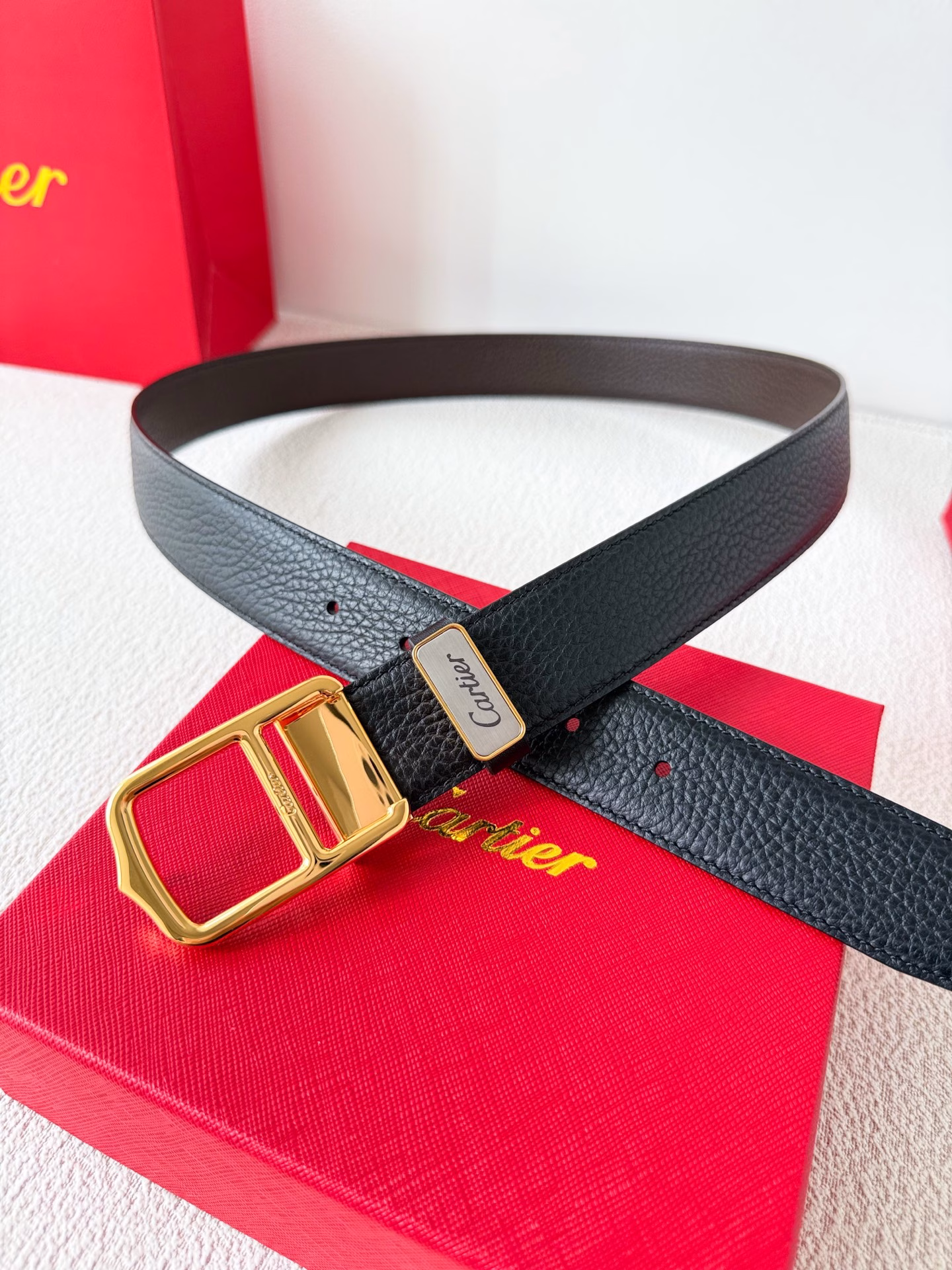 Cartier · Cartier · ✈️ original · belt · belt P160Model: buckle, original classic pure steel buckle, real shot, double-sided first-layer cowhideMaterial: 🐂 100% first-layer cowhide, guaranteed genuine leather. 🌈 Double-sided usable ✨ Same quality as the counter, original classic first-layer cowhide double-sided rough lychee pattern black + coffee, buckle, double-sided buckle, can be freely cut, first choice for giving as a gift or for personal use