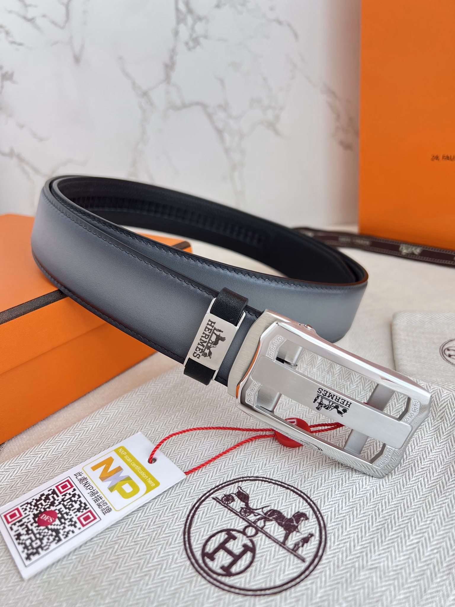 Hermès ✈️Automatic buckle belt·belt p175Model: automatic buckle, pure steel classic automatic buckle, first layer cowhide automatic buckle bodyBelt: 🐂100% first layer cowhide, automatic buckle body, guaranteed genuine leather. 24k pure steel buckle🌈Never fade✨Same quality as the counter, original classic first layer cowhide denim gray gradient color ➕ first layer cowhide lychee pattern, silver buckle, pure steel automatic buckle, can be freely cut, first choice for gifting and personal use