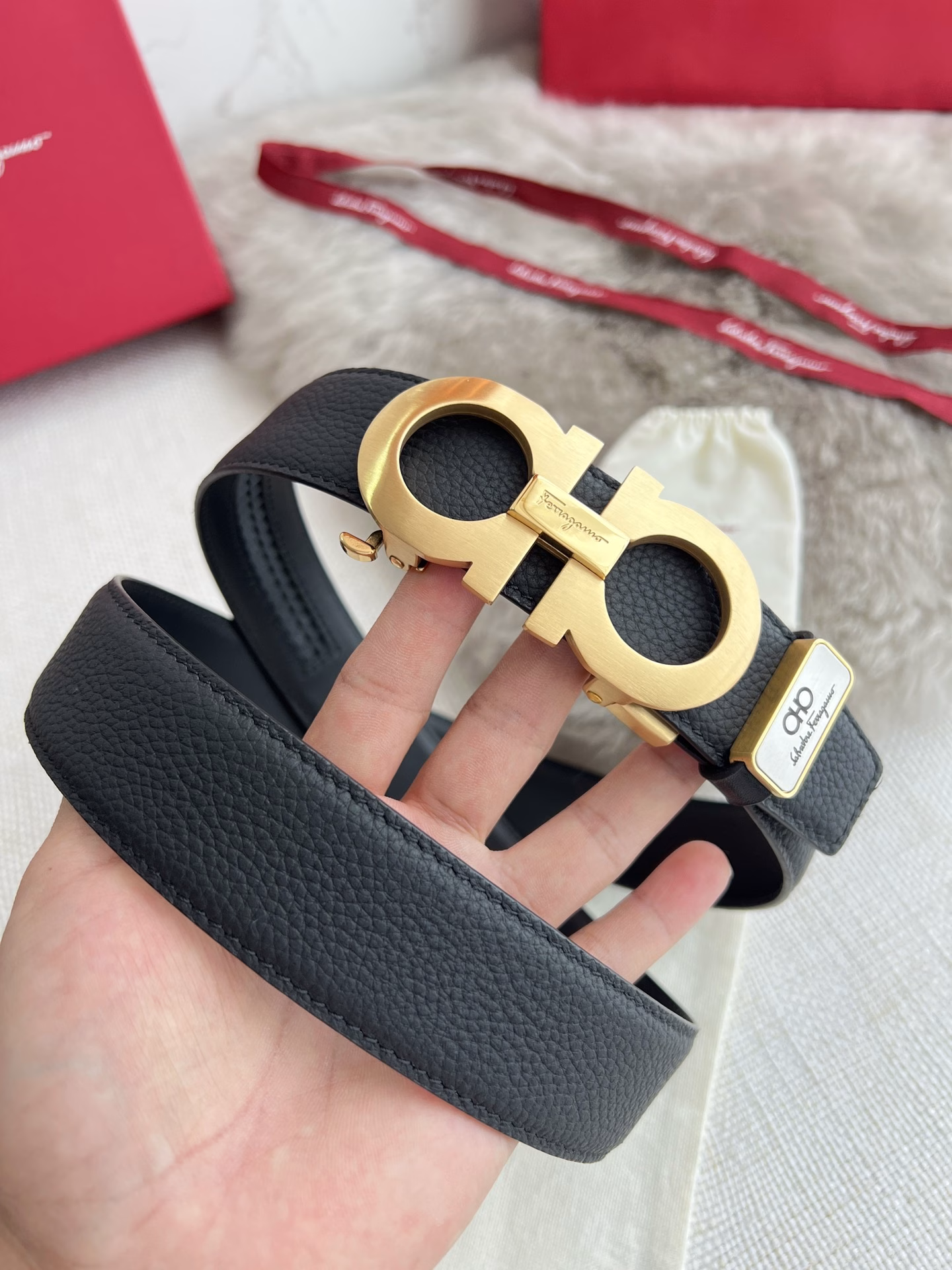 Product name: Ferrgamo..Salvatore Ferragamo Belt ✈️Automatic Belt · Leather Belt P160Model: Automatic buckle, pure steel automatic buckle, first layer cowhide, automatic belt bodyMaterial: 🐂100% first layer cowhide, guaranteed genuine leather. 24k pure steel buckle 🌈Same quality as the counter, first layer cowhide lychee grain + flat grain bottom, classic logo, belt body can be freely cut, first choice for gifting or personal use