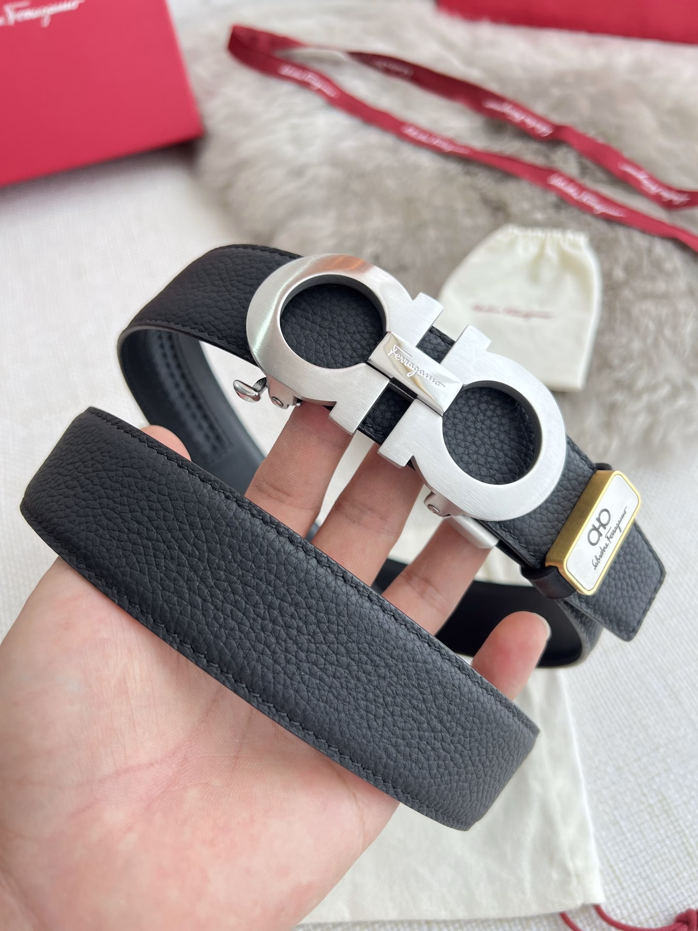Product name: Ferrgamo..Salvatore Ferragamo Belt ✈️Automatic Belt · Leather Belt P160Model: Automatic buckle, pure steel automatic buckle, first layer cowhide, automatic belt bodyMaterial: 🐂100% first layer cowhide, guaranteed genuine leather. 24k pure steel buckle 🌈Same quality as the counter, first layer cowhide lychee grain + flat grain bottom, classic logo, belt body can be freely cut, first choice for gifting or personal use