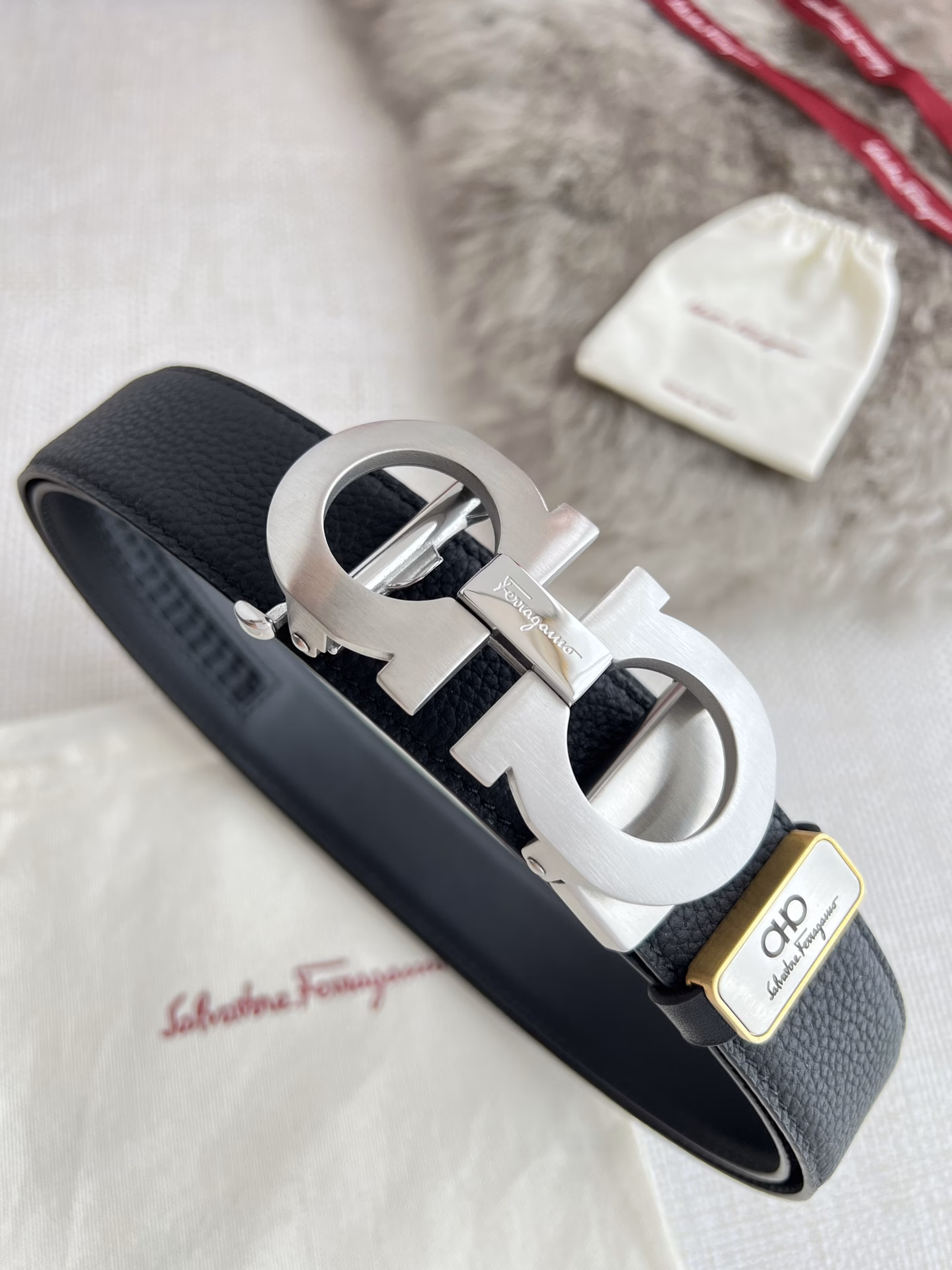 Product name: Ferrgamo..Salvatore Ferragamo Belt ✈️Automatic Belt · Leather Belt P160Model: Automatic buckle, pure steel automatic buckle, first layer cowhide, automatic belt bodyMaterial: 🐂100% first layer cowhide, guaranteed genuine leather. 24k pure steel buckle 🌈Same quality as the counter, first layer cowhide lychee grain + flat grain bottom, classic logo, belt body can be freely cut, first choice for gifting or personal use