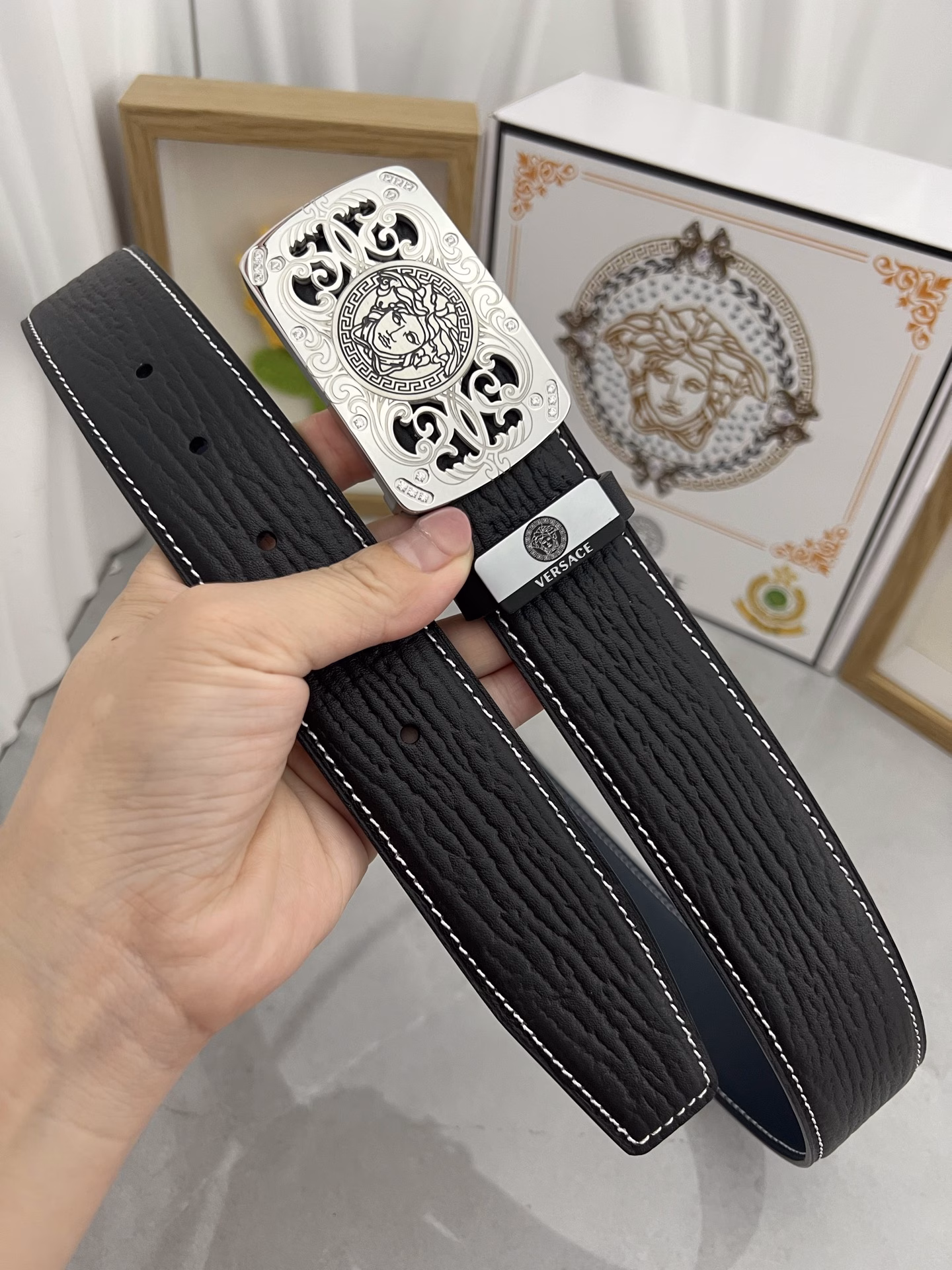 Product name: VERSACE. Versace 💕P190Material: Original cowhide belt 100% first-layer cowhide belt✨Guaranteed genuine leather, 24K pure steel buckle, original quality, fine workmanship, fashionable brand, first choice for gifting or personal use