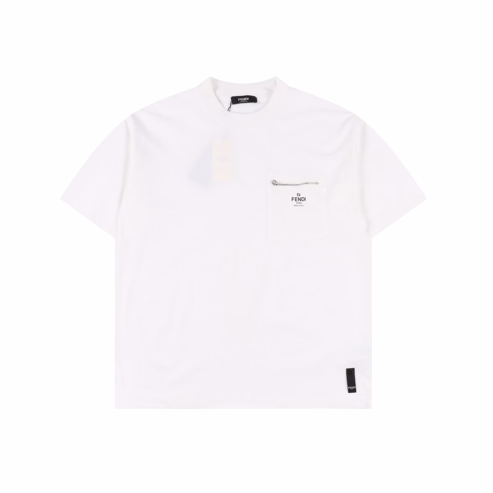 Fendi 25ss pocket zipper letter logo short-sleeved T-shirtMade of high-quality fabric, it can showcase your fashion taste and personality whether for daily wear or attending parties. This short-sleeved piece features a comfortable cut and a casual style, making it suitable for various occasions. Take advantage of the limited release and seize the opportunity to own this highly sought-after trendy item! Don't miss out. Buy now and become the focus of the fashion world