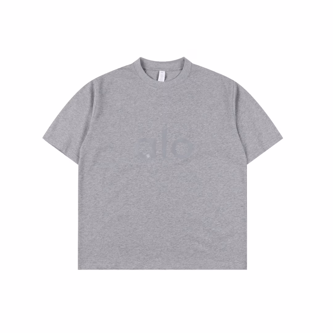 ALO 25SS short-sleeved T-shirt with reflective letters on the front and backThe fabric is made of custom-made 240g 26-count extra smooth double-ply fine cotton plain weave high-density dust-free all-cotton fabric. The front frame is thickened with high density, the stitching is smooth, the OEM quality, and a full set of customized auxiliary materials.