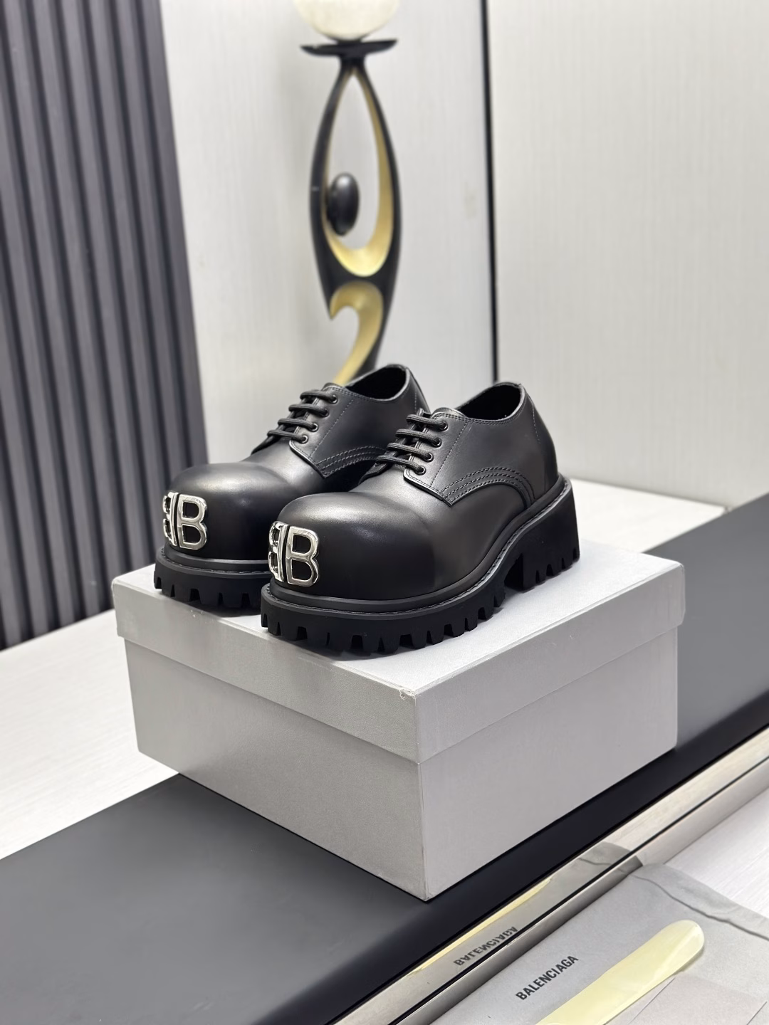 Balenciaga STRIKE Mickey Derby casual Turk, 𝗕𝗔𝗟𝗘𝗡𝗖𝗜 outsole pure original version sports shoes STRONG SHIPMENT Heavy industry MADE all accessories PRODUCED by custom-made genuine piece Correct font electroembroidery thickness, position, size CORRECT side TPU air holes matching Italian original version The TPU soft sole is consistent with the original version. The 