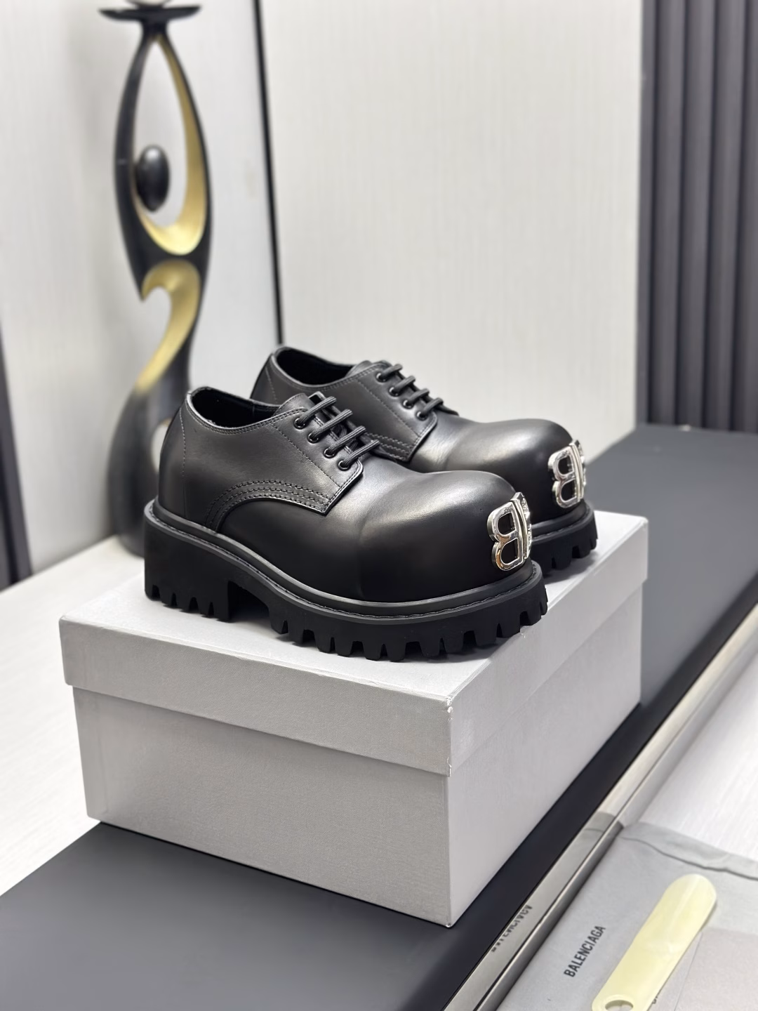 Balenciaga STRIKE Mickey Derby casual Turk, 𝗕𝗔𝗟𝗘𝗡𝗖𝗜 outsole pure original version sports shoes STRONG SHIPMENT Heavy industry MADE all accessories PRODUCED by custom-made genuine piece Correct font electroembroidery thickness, position, size CORRECT side TPU air holes matching Italian original version The TPU soft sole is consistent with the original version. The 