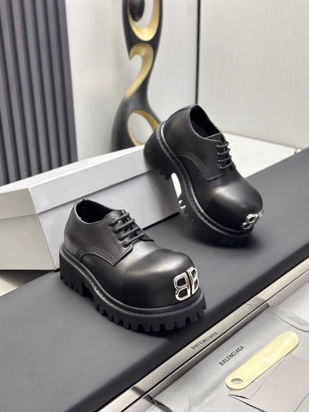 Balenciaga STRIKE Mickey Derby casual Turk, 𝗕𝗔𝗟𝗘𝗡𝗖𝗜 outsole pure original version sports shoes STRONG SHIPMENT Heavy industry MADE all accessories PRODUCED by custom-made genuine piece Correct font electroembroidery thickness, position, size CORRECT side TPU air holes matching Italian original version The TPU soft sole is consistent with the original version. The 