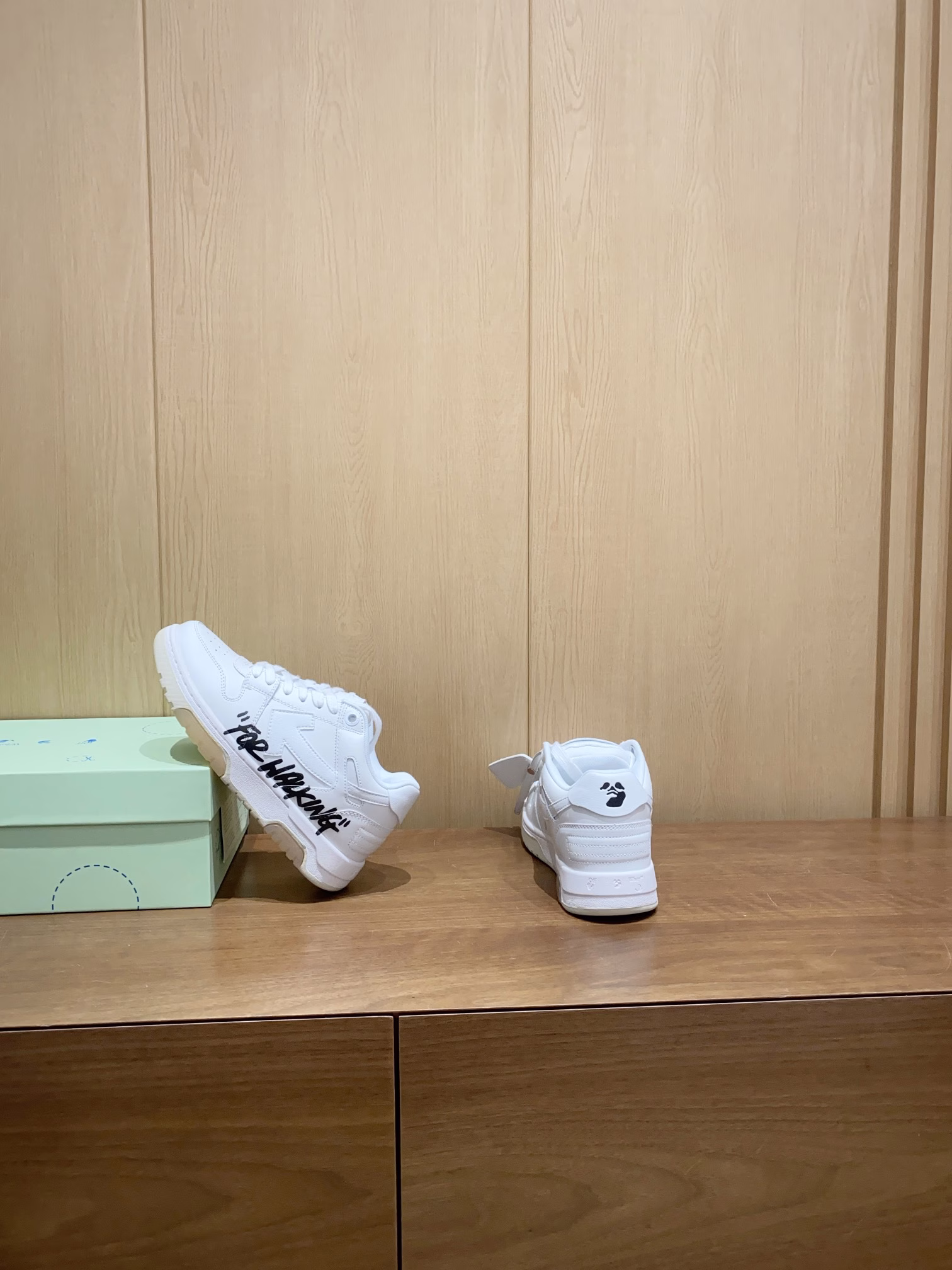 OFF WHITE⚡️ Couple 's ⚡️The LATEST New Year release MARKET the highest quality version 👊 