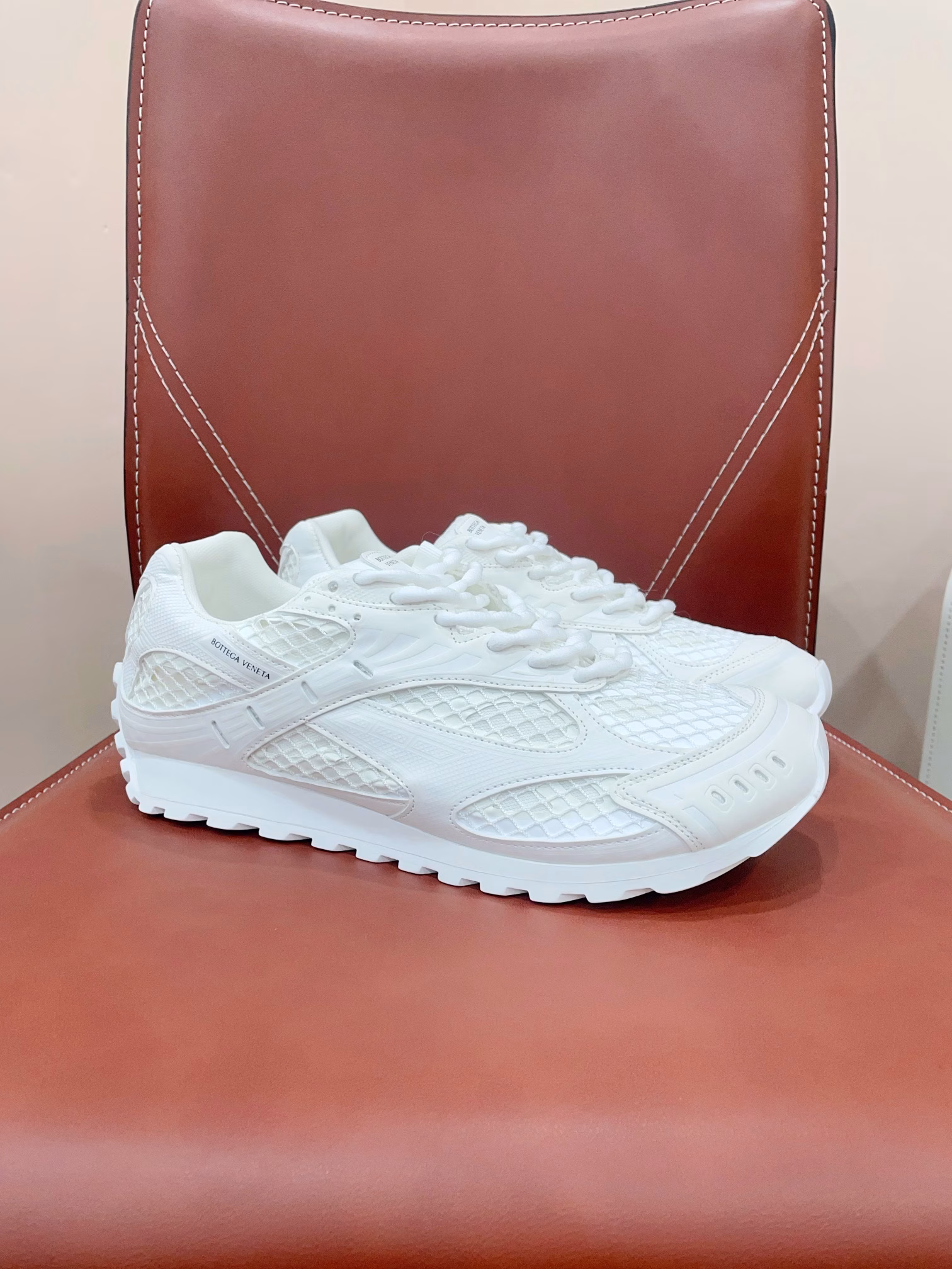 𝘽𝙤𝙩𝙩𝙚𝙜𝙖 𝙑𝙚𝙣𝙚𝙩✅𝟐𝟎𝟐𝟒𝙨𝙨 𝐧𝐞𝐰The latest and most popular couple's style, the same as Wang Yibo'sBottega Venet* BV24, the brand-new Orbit designer's final casual sports shoes, features a fresh and elegant style that is pure and unrestrained. It is decorated with modern symbols and is fashionable, cool and stylish, simply invincible. It is retro and versatile with all original craftsmanship