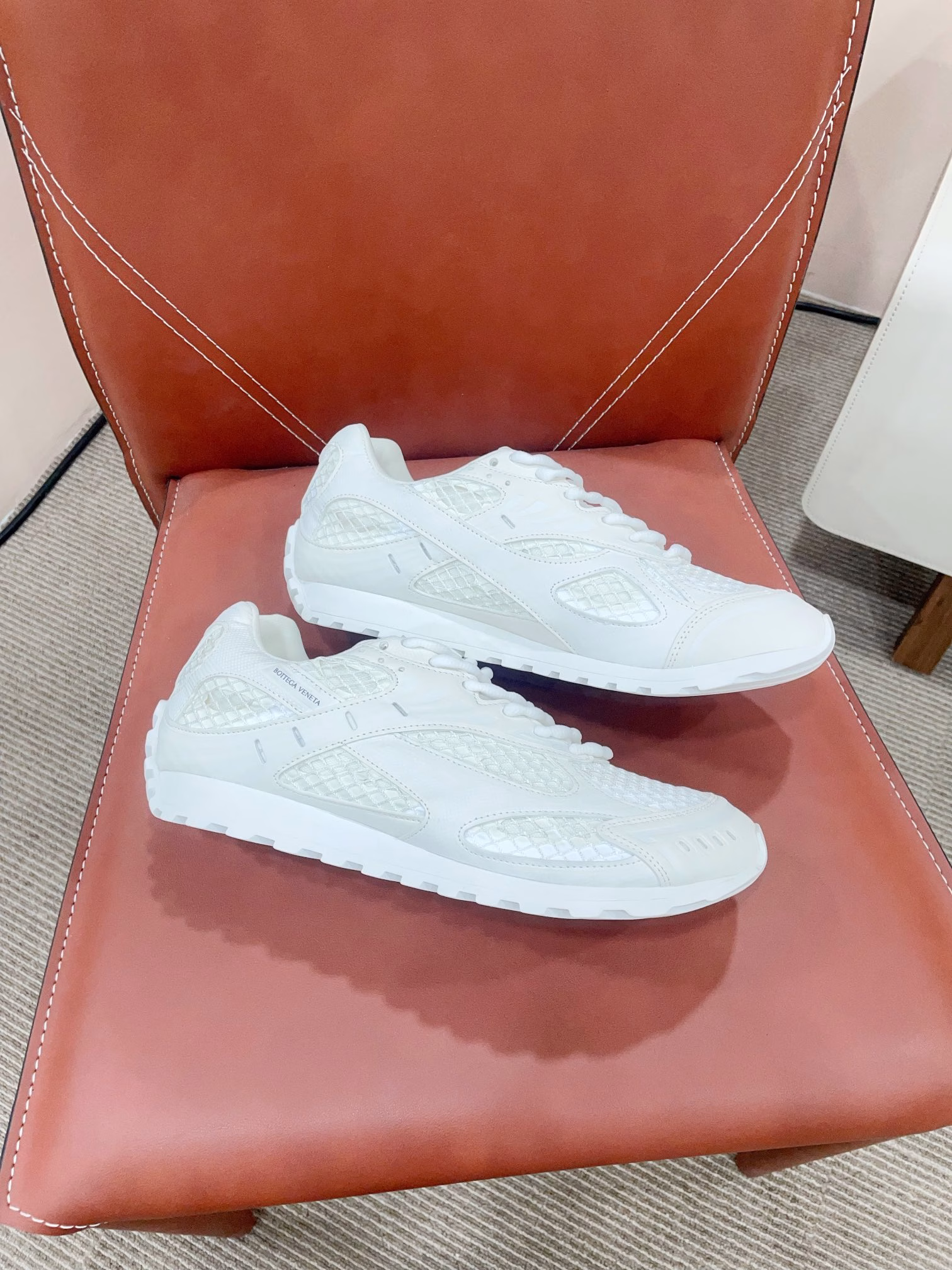 𝘽𝙤𝙩𝙩𝙚𝙜𝙖 𝙑𝙚𝙣𝙚𝙩✅𝟐𝟎𝟐𝟒𝙨𝙨 𝐧𝐞𝐰The latest and most popular couple's style, the same as Wang Yibo'sBottega Venet* BV24, the brand-new Orbit designer's final casual sports shoes, features a fresh and elegant style that is pure and unrestrained. It is decorated with modern symbols and is fashionable, cool and stylish, simply invincible. It is retro and versatile with all original craftsmanship
