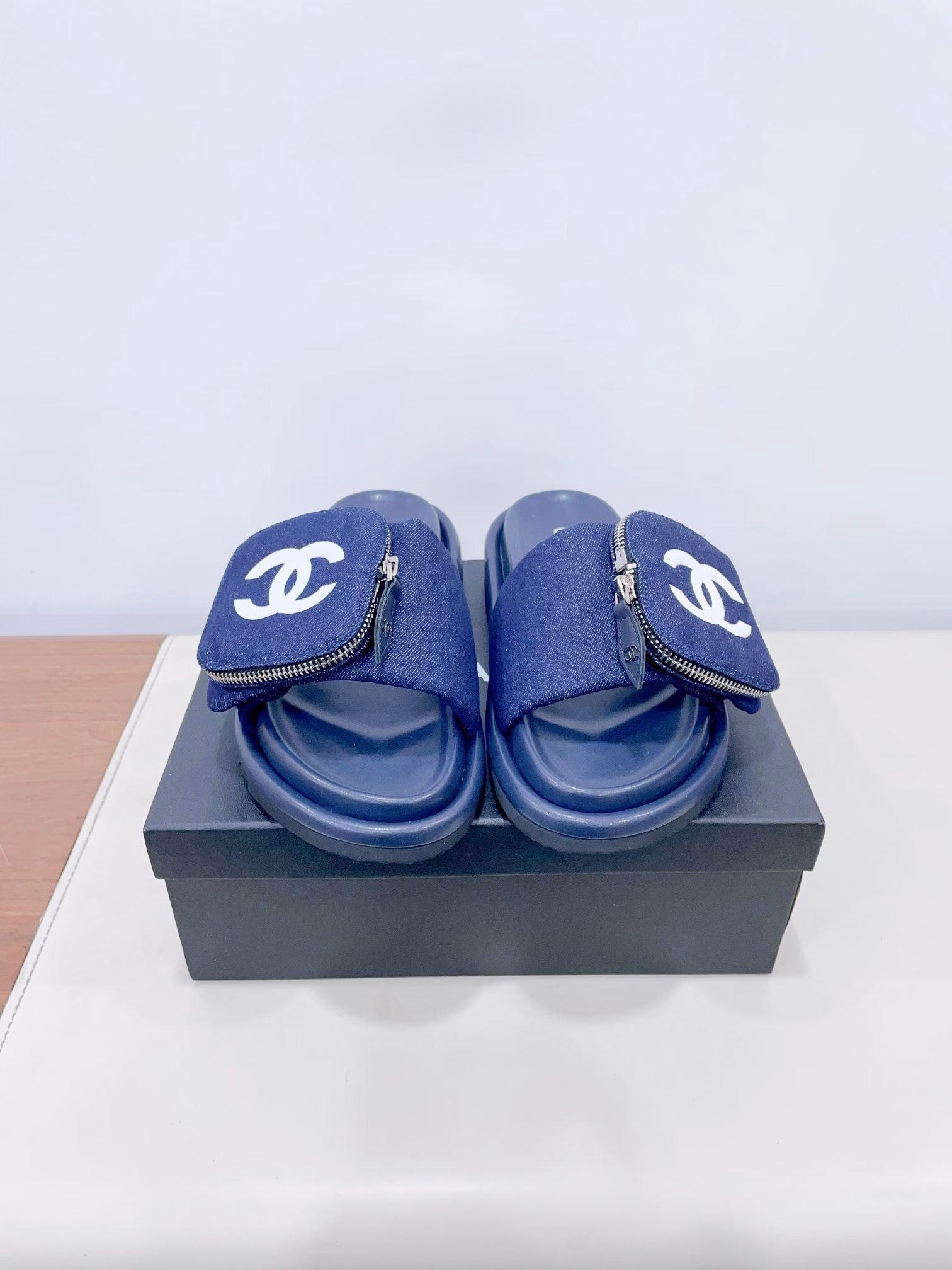 CHANEL 25P Spring/Summer New collectionThe bag is decorated with thick-soled lazy slippersLazy MUST-HAVE 👏 SLIPPERS THAT WILL be ADDICTIVE to WEARIt's extremely soft and comfortable, allowing you to break free from all the constraintsThe cute bread-shaped shoes are very friendly to babies with wide feetThe outsole has a certain thickness. Wearing it makes the legs look slender and longVelcro can be adjusted in size at will. It's a must-have for fashionistas!The upper of the shoe is made of original custom-made imported fabricThe foot mat fits the soles of the feet very well and is extremely comfortable to wearIt's a visible sense of comfort and a stress-free day of brisk walkingThe original molded, foamed outsole is anti-slip, wear-resistant and very lightweight