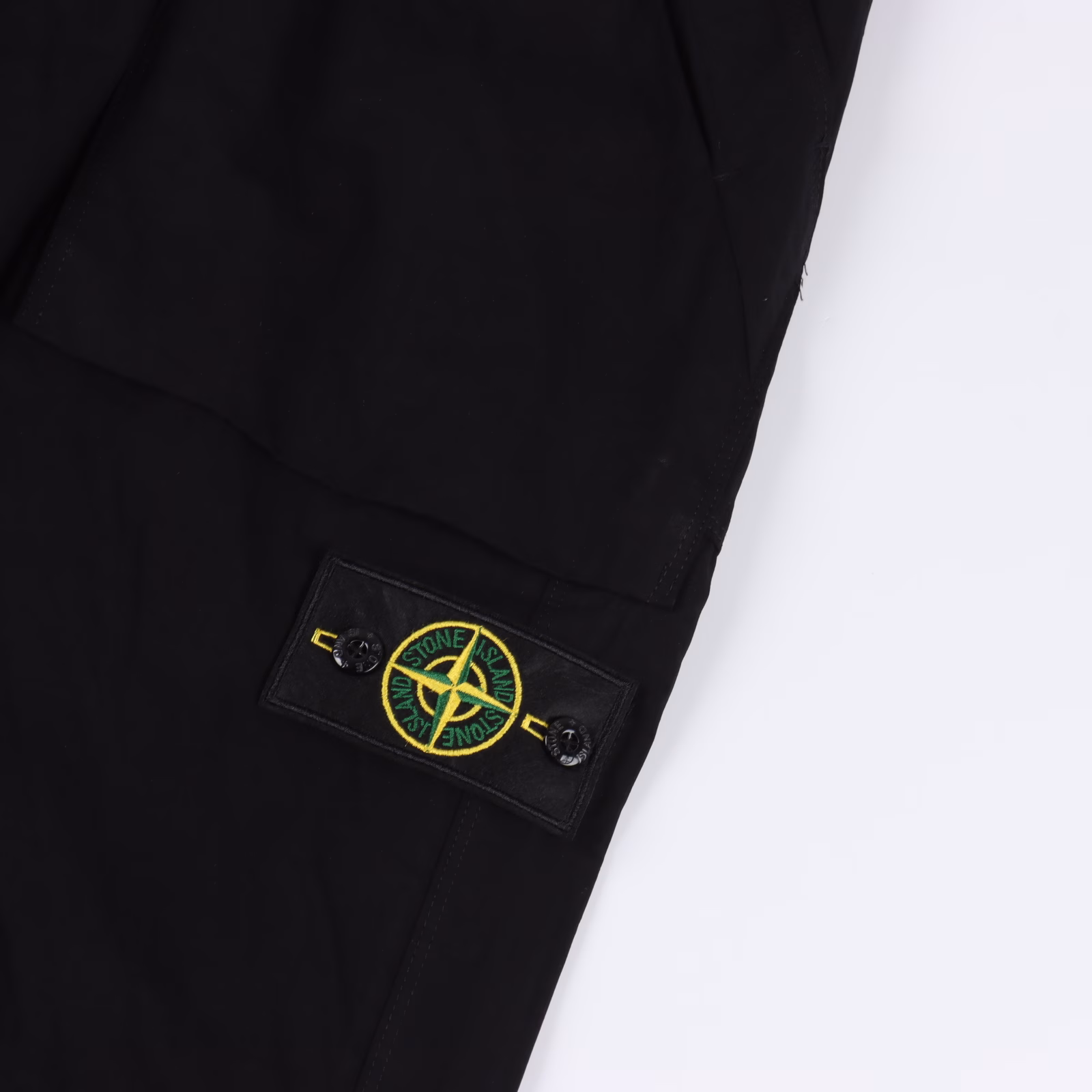 Stone Island/ Classic logo workwear trousersThe pure cotton fabric provided by the customer does not fade after repeated washing. It is soft, comfortable, elastic and versatile. The fabric is light and thin, suitable for wearing in summer. It is decorated with the classic stone island logo. The style is perfect and can be worn by both men and women. The tag is washed and the packaging is a perfect replication of the original version