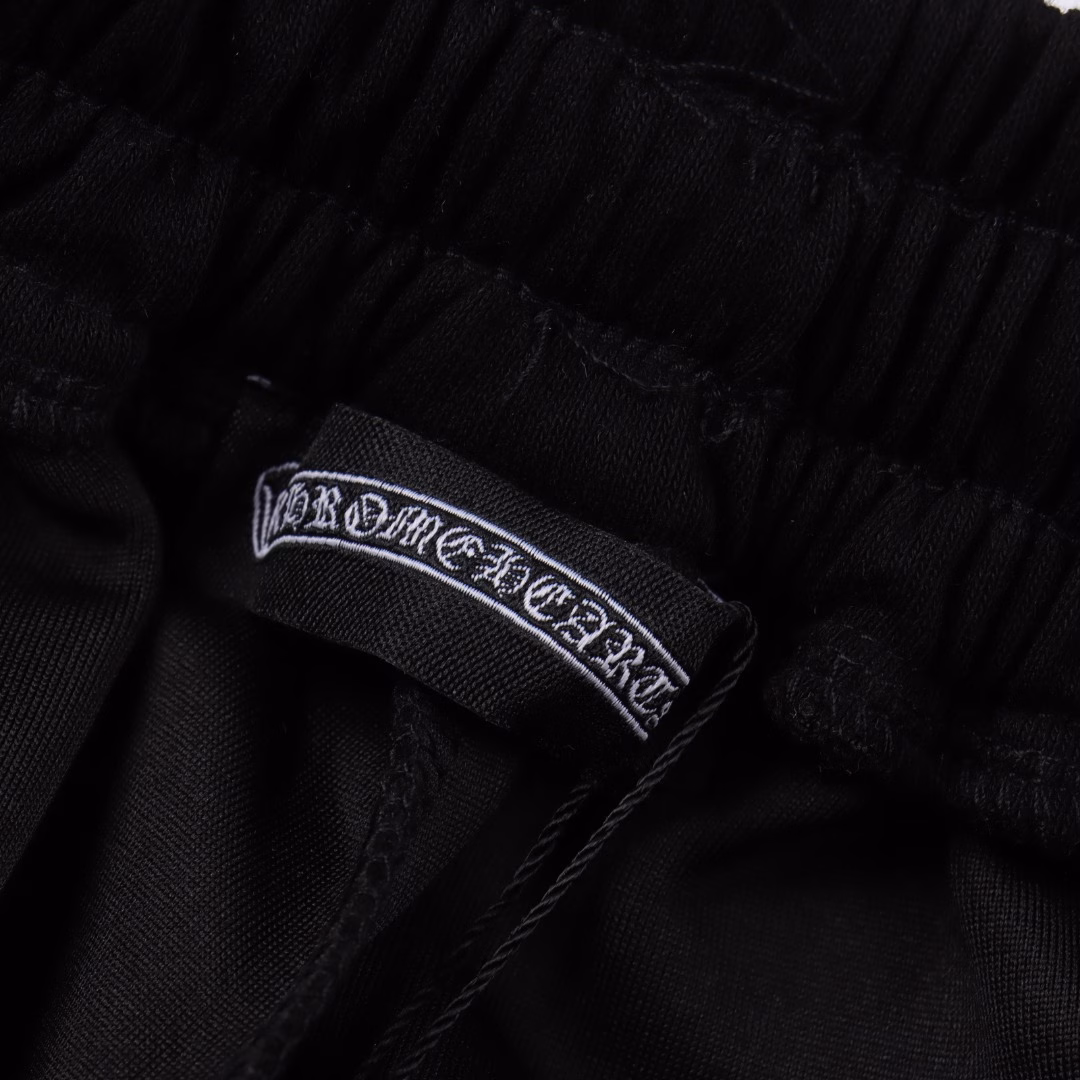 Chrome Heartsch 25ss embroidered white label cross shortsHand-cranked custom leather labelsThe design of the elastic waist and drawstring waistband ensures a comfortable fit. The custom-made fabric has a loose fit