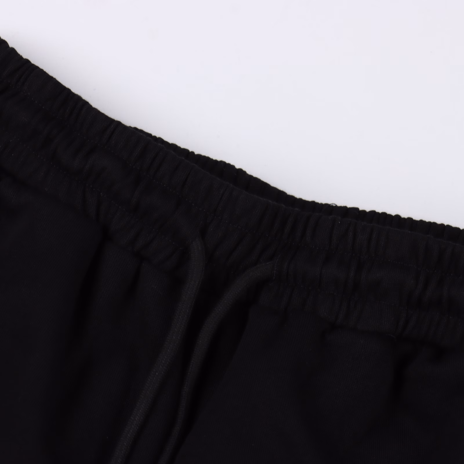 Chrome Hearts CH 25ss embroidered seven-color leather label shortsHand-cranking CUSTOM leather label ➕ Sanskrit embroidery pocket zipper designThe design of the elastic waist and drawstring waistband ensures a comfortable fit. The custom-made fabric has a loose fit